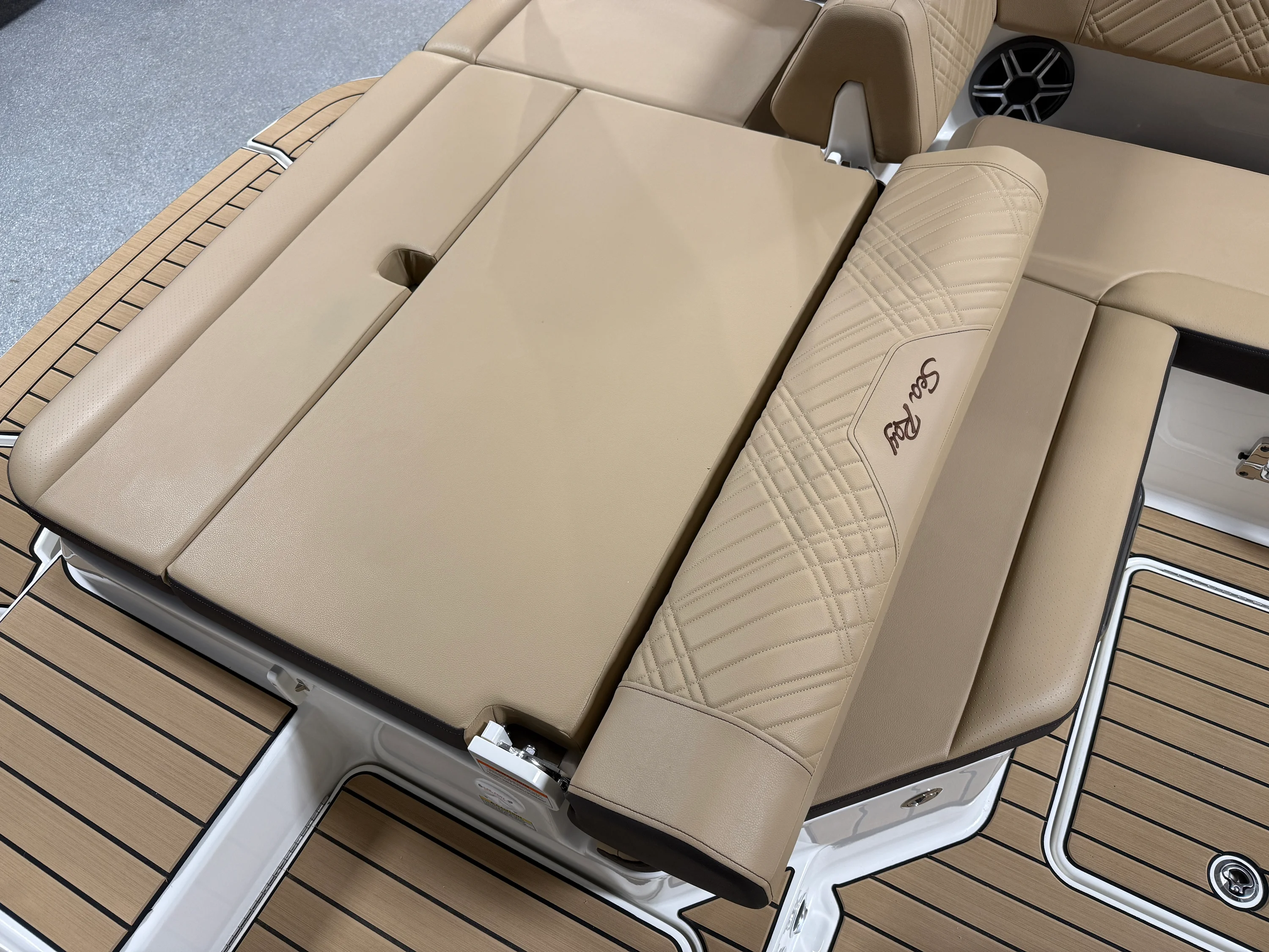 2026 Sea Ray SDX 230 Image Thumbnail #21