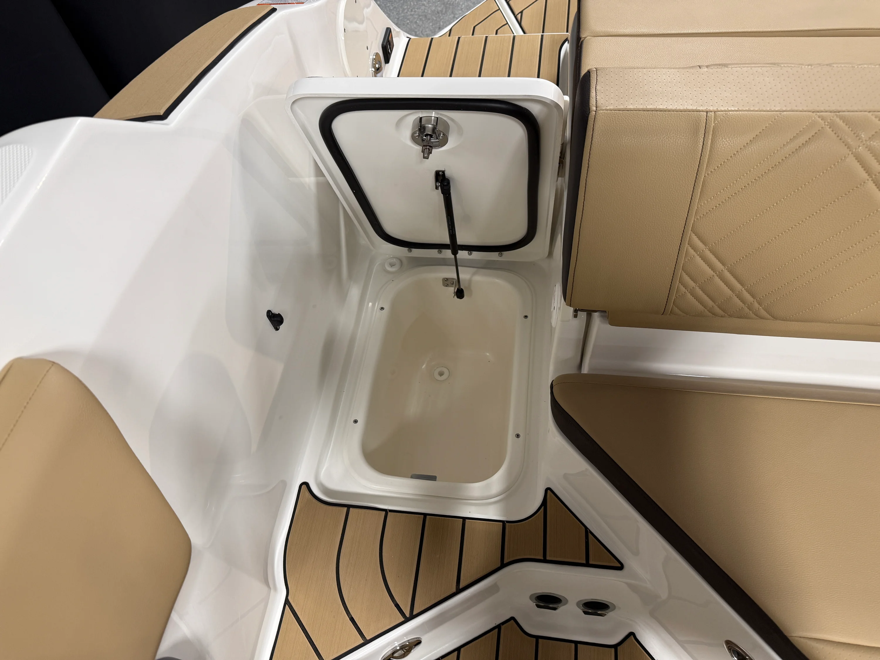 2026 Sea Ray SDX 230 Image Thumbnail #28