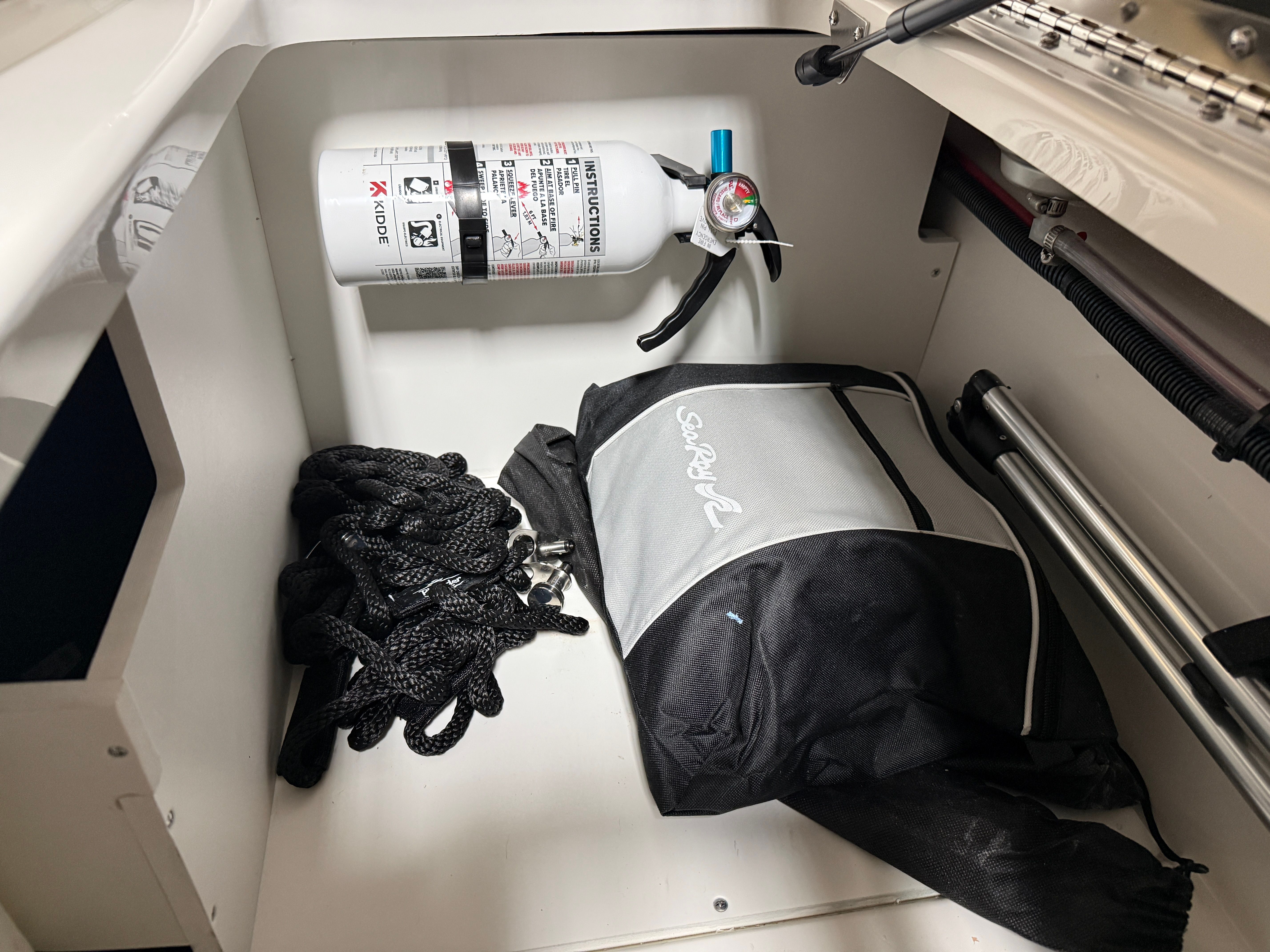 2026 Sea Ray SDX 230 Image Thumbnail #38