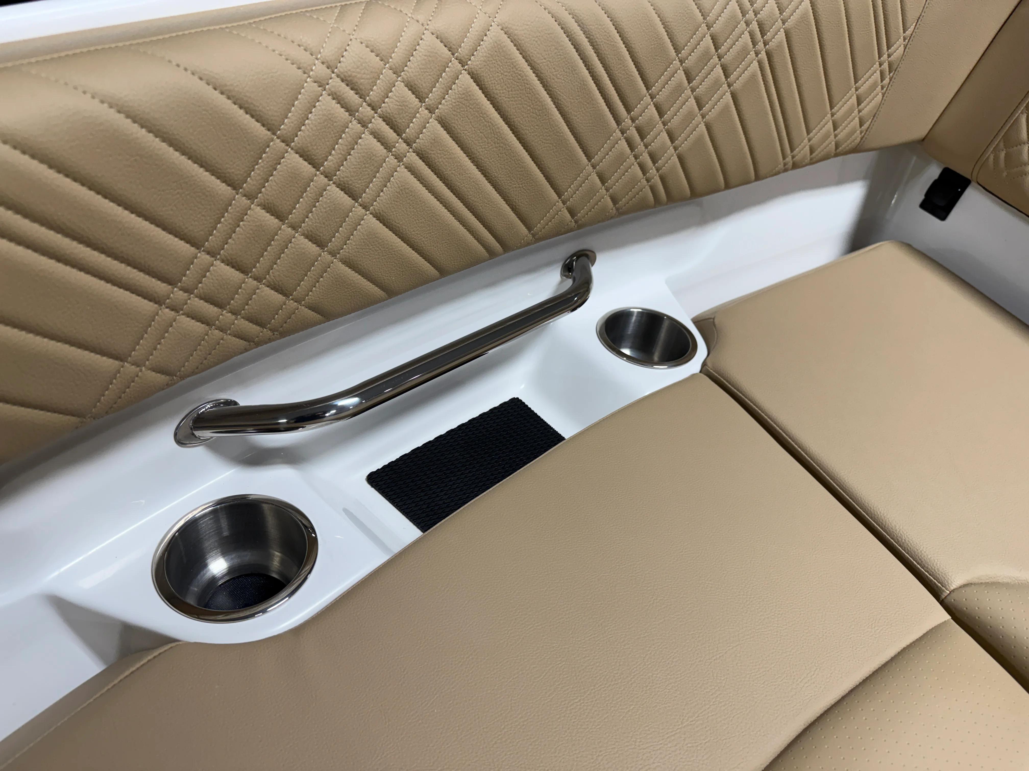 2026 Sea Ray SDX 230 Image Thumbnail #92