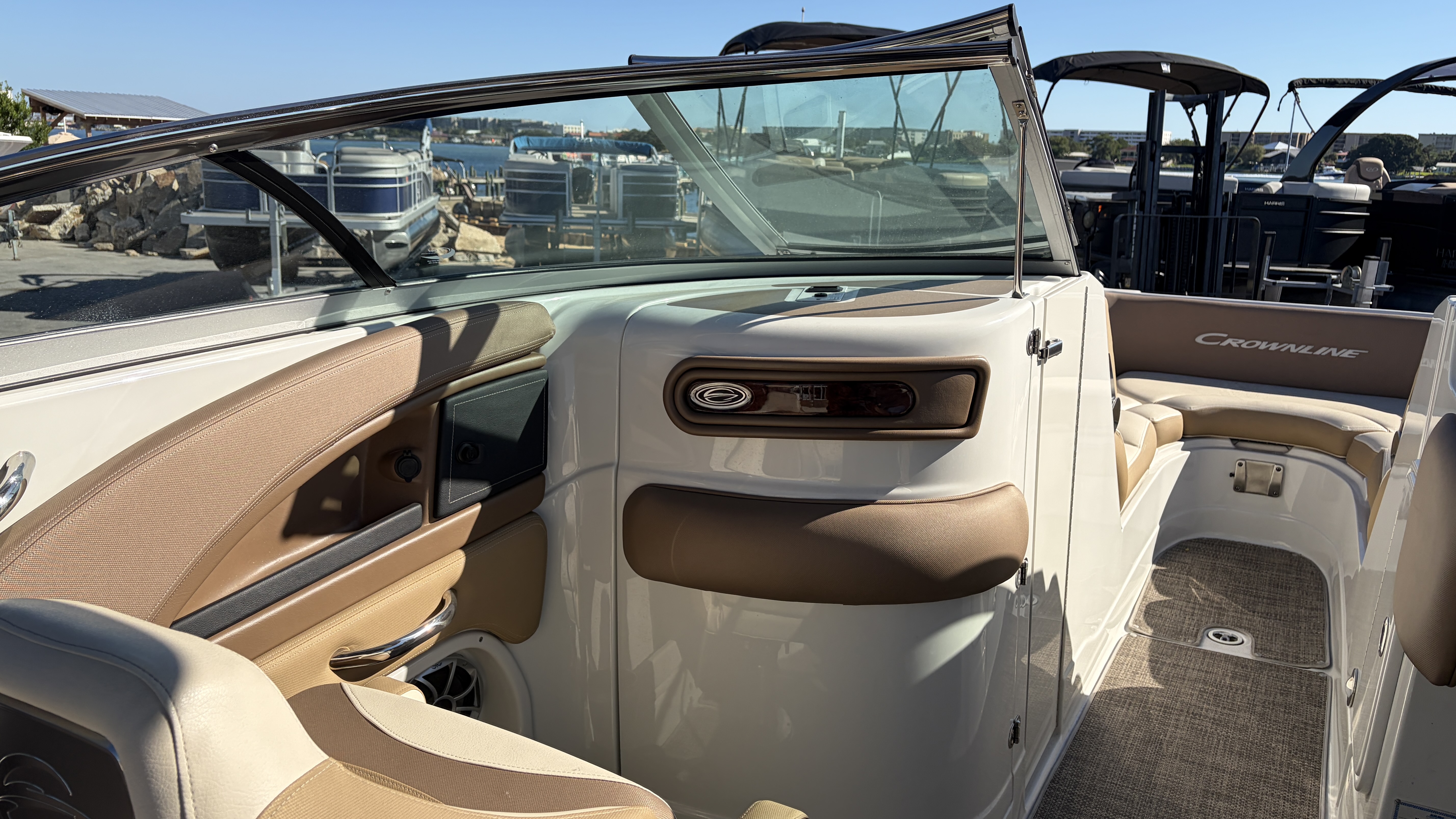 2022 Crownline 270 Image Thumbnail #30