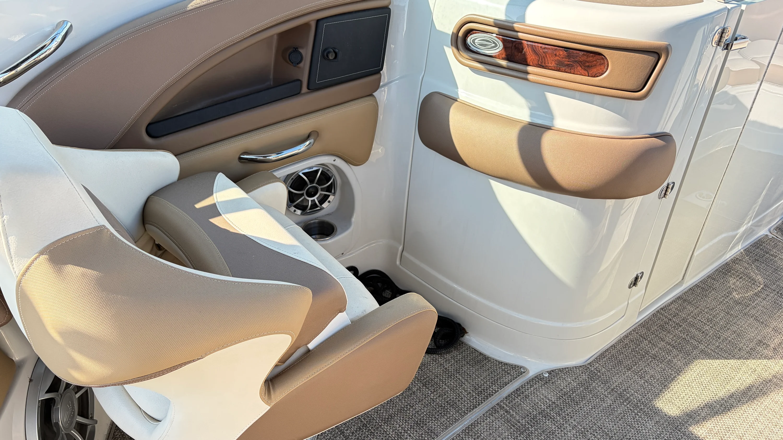 2022 Crownline 270 Image Thumbnail #33