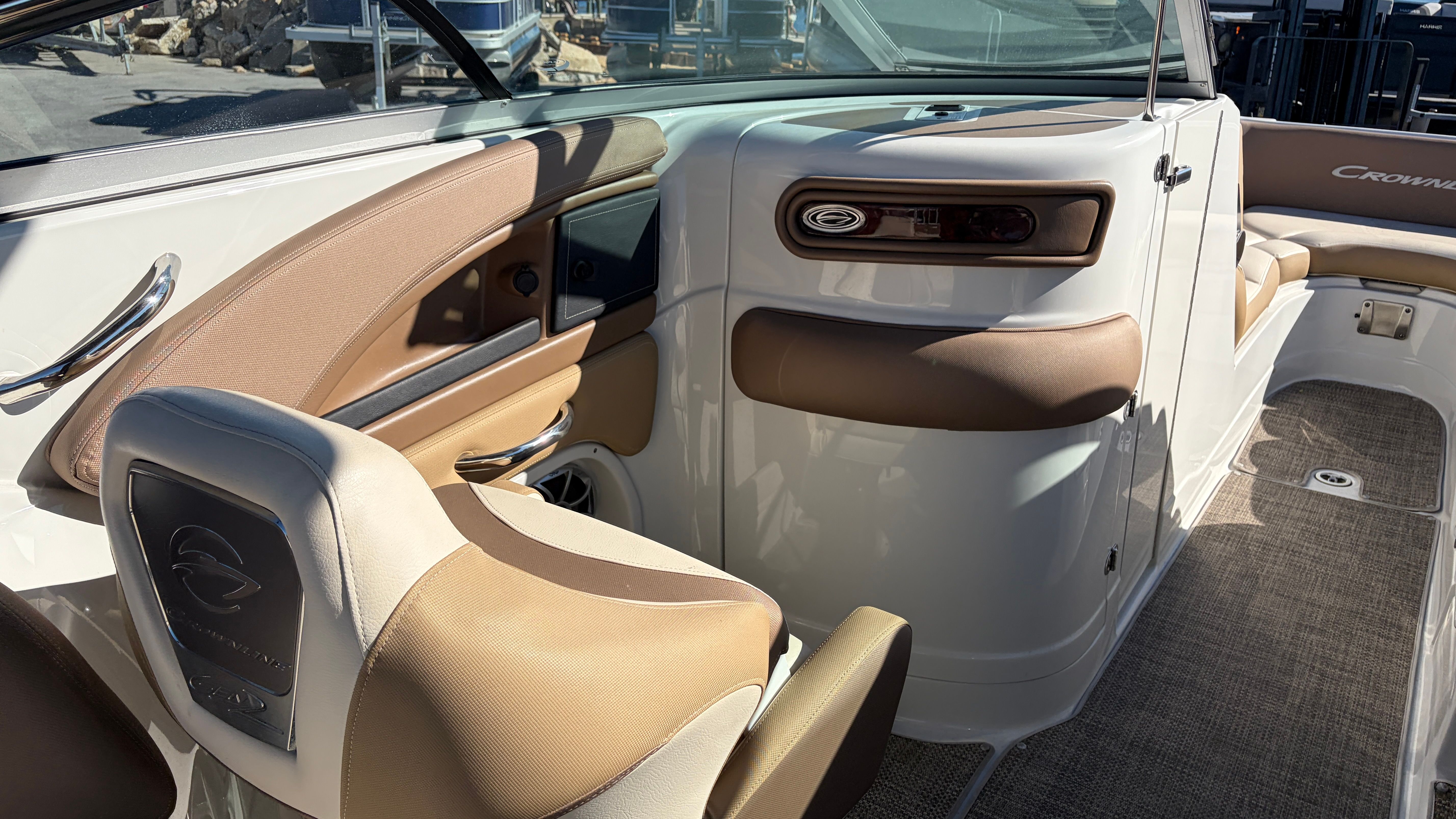 2022 Crownline 270 Image Thumbnail #25