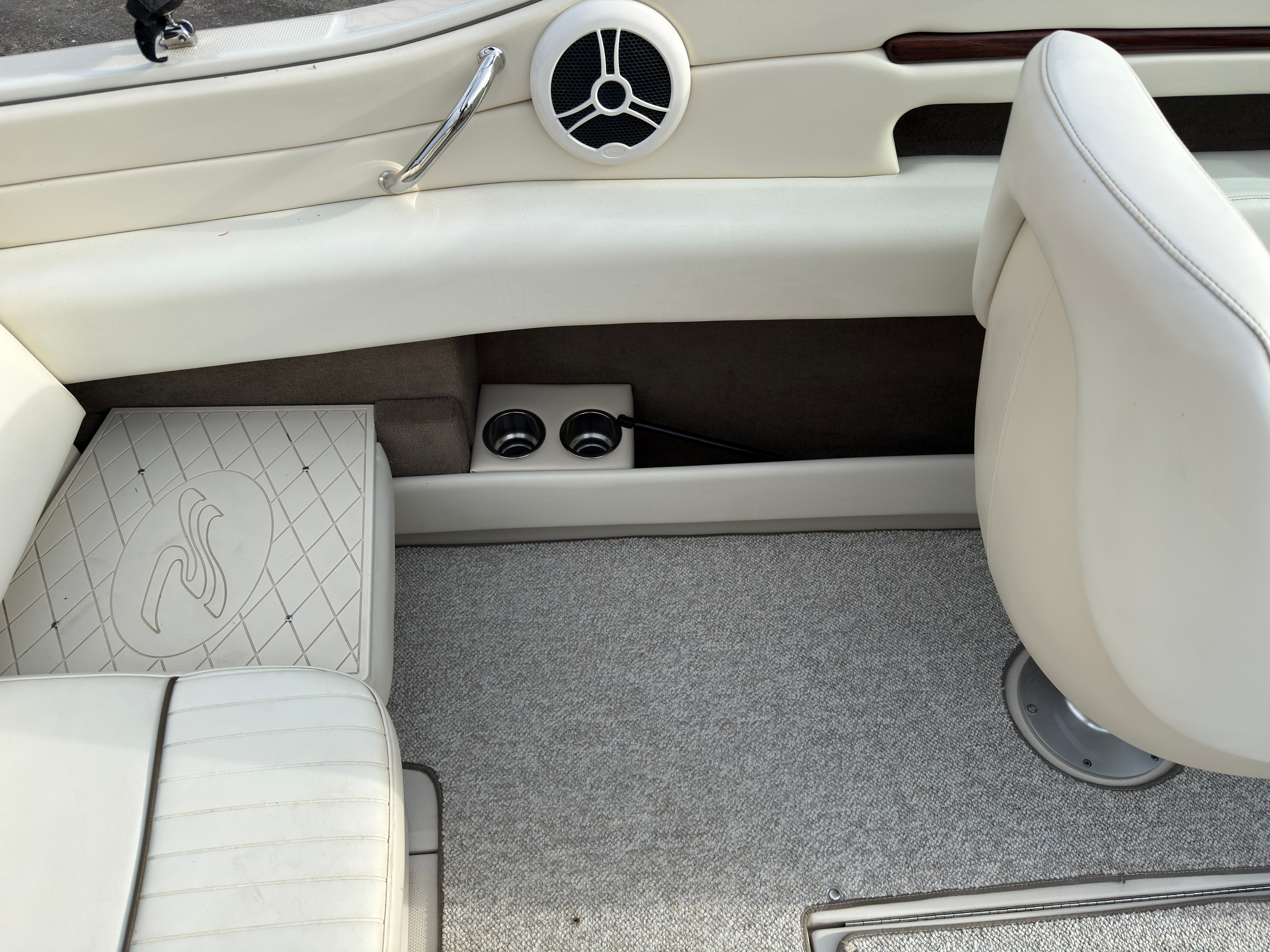 2008 Sea Ray 230 SELECT Image Thumbnail #9