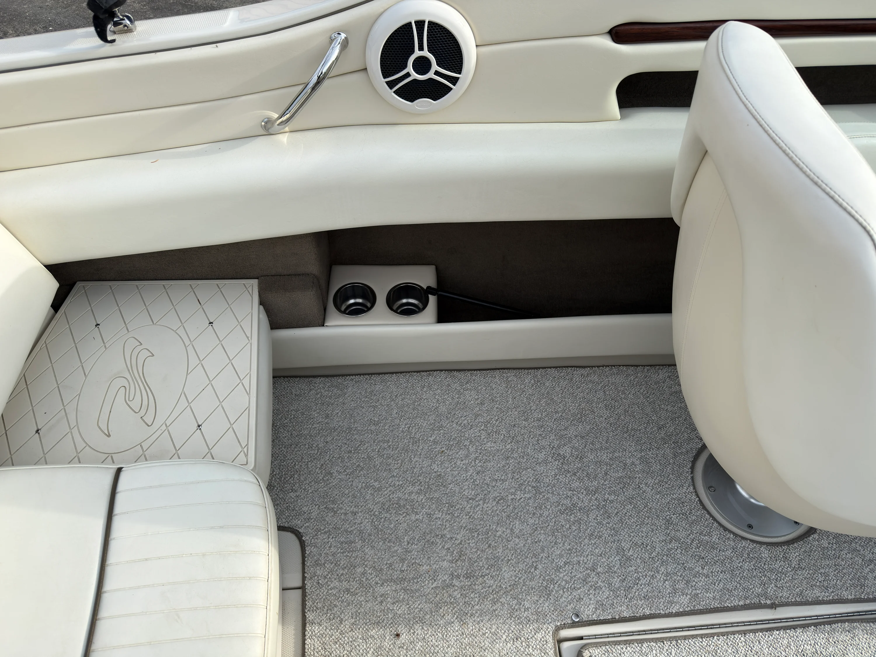 2008 Sea Ray 230 SELECT Image Thumbnail #9