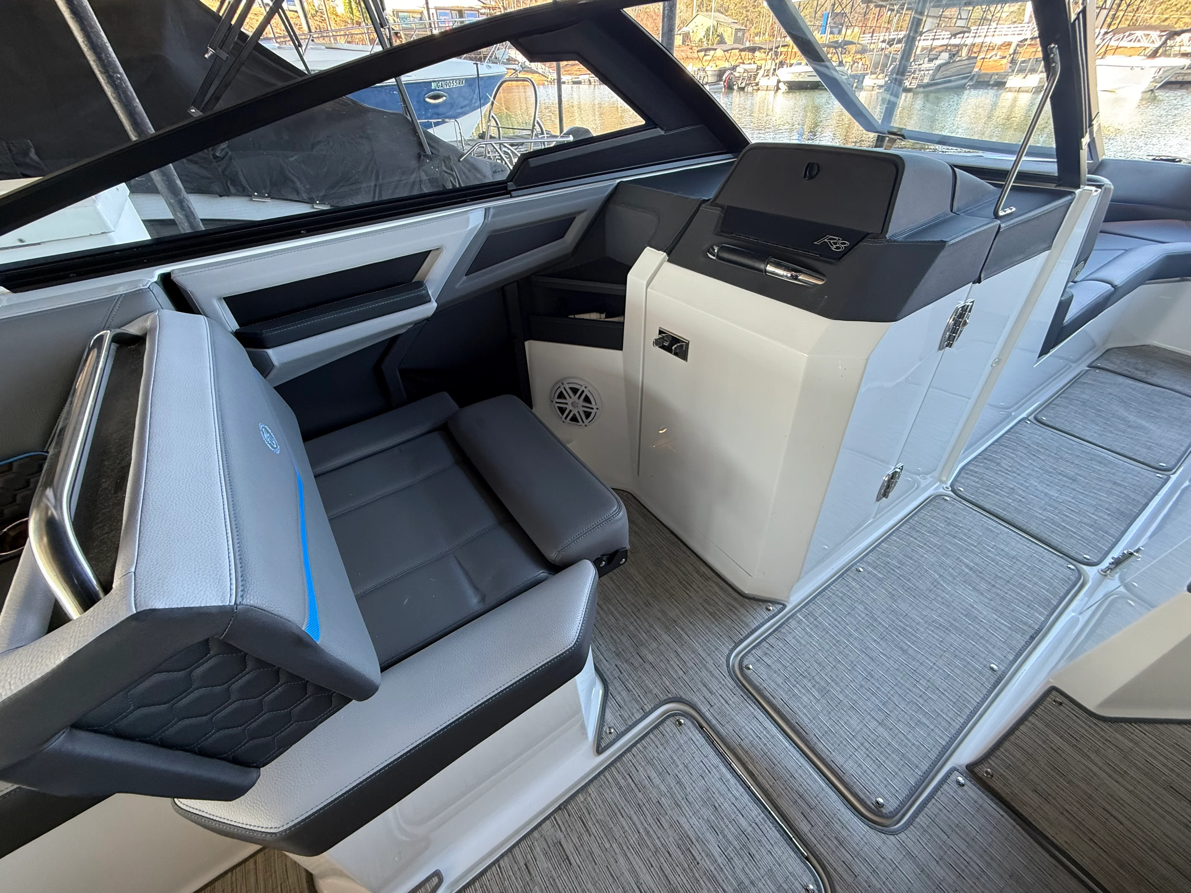 2022 Cobalt R8 SURF Image Thumbnail #34