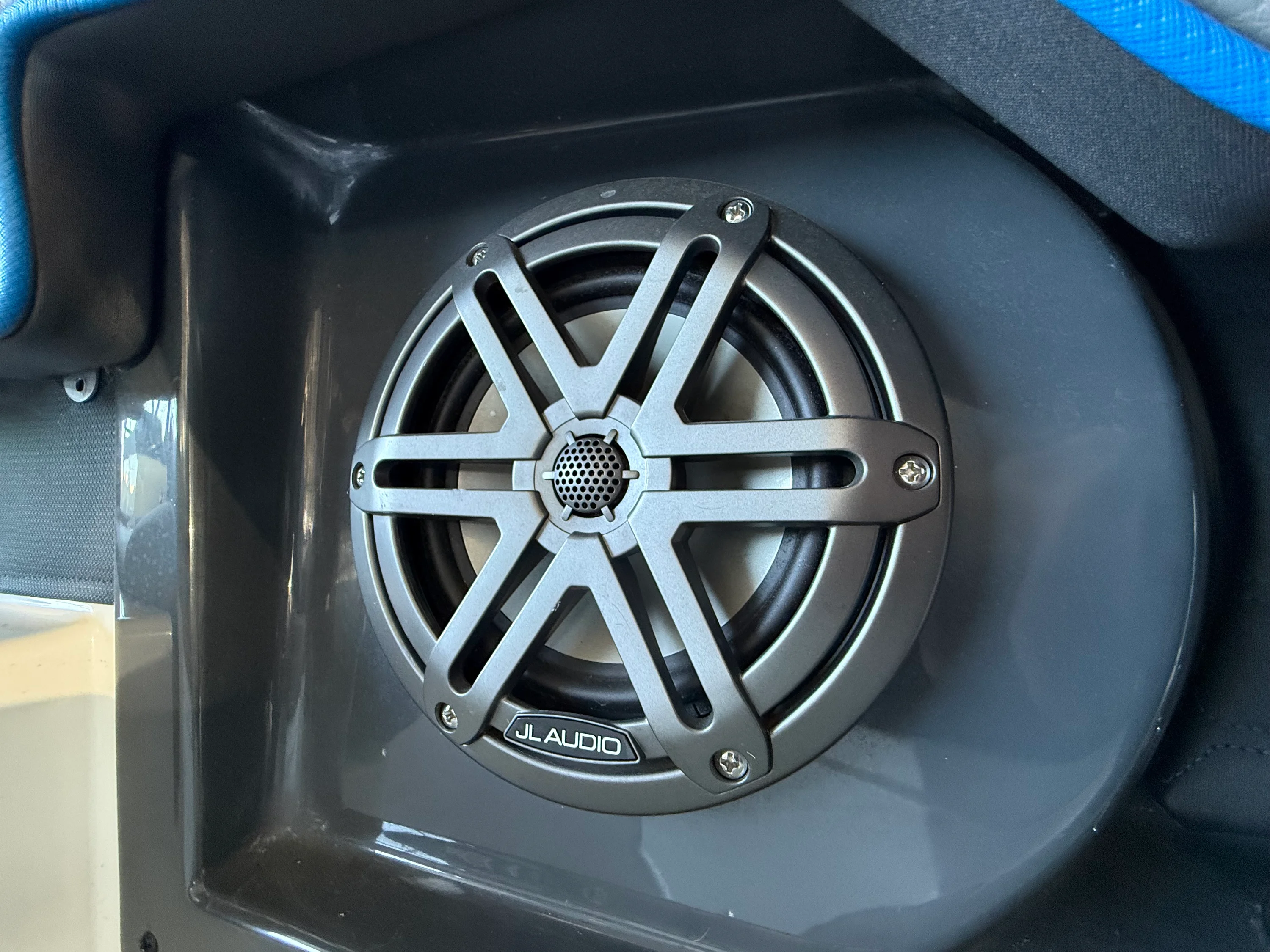 2022 Cobalt R8 SURF Image Thumbnail #23