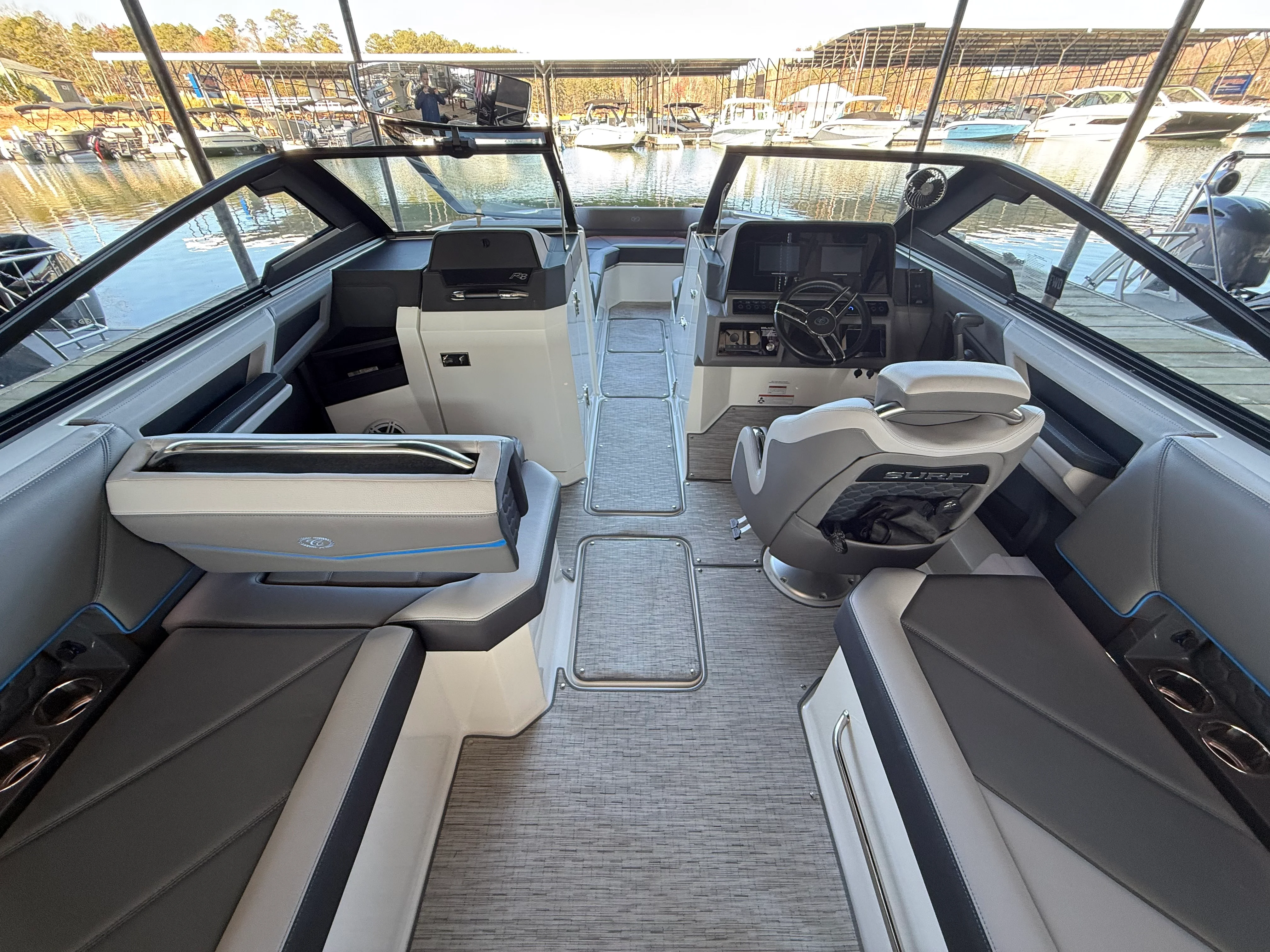 2022 Cobalt R8 SURF Image Thumbnail #31