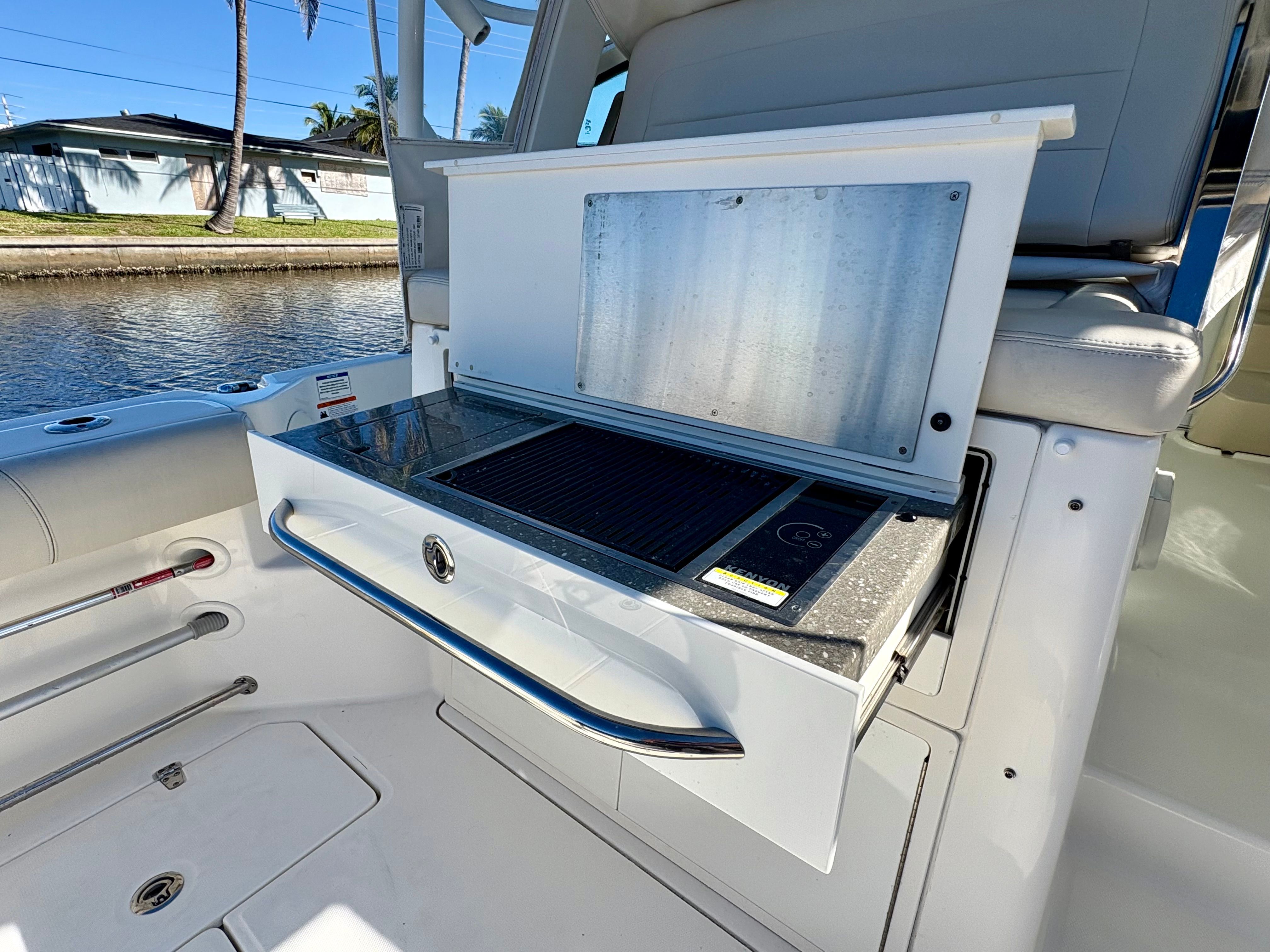 2021 Boston Whaler 345 CONQUEST Image Thumbnail #27