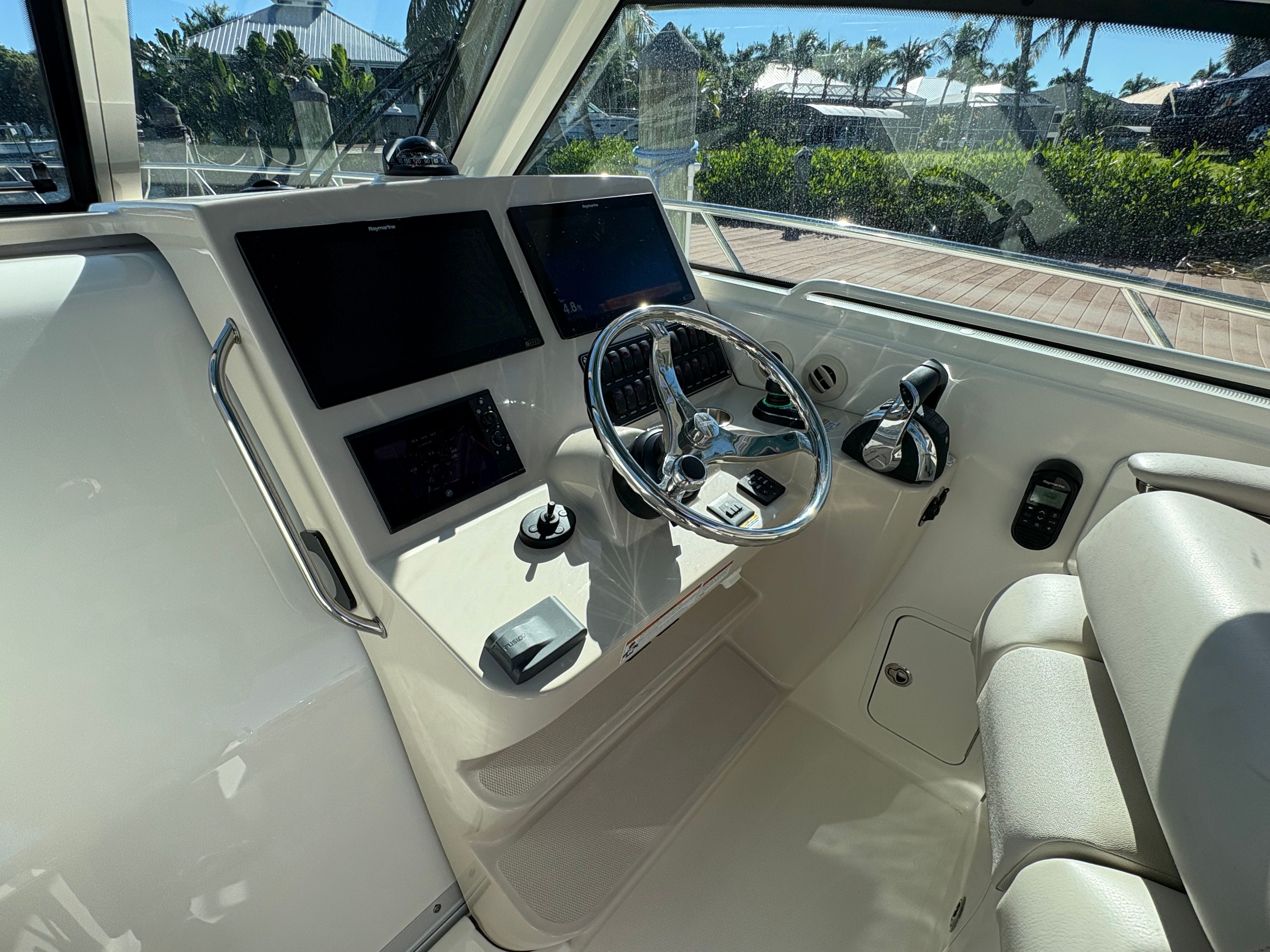 2021 Boston Whaler 345 CONQUEST Image Thumbnail #32