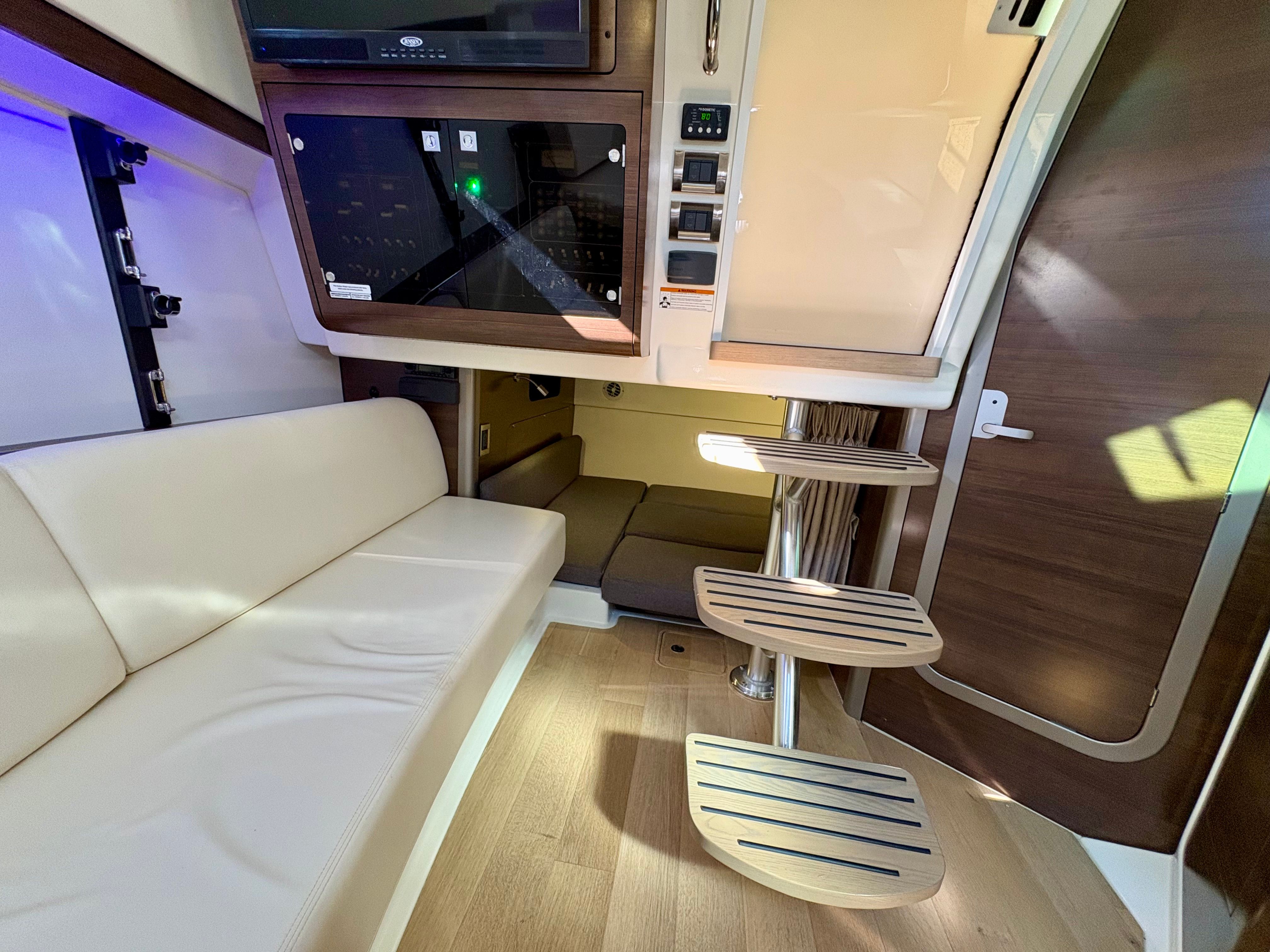 2021 Boston Whaler 345 CONQUEST Image Thumbnail #54