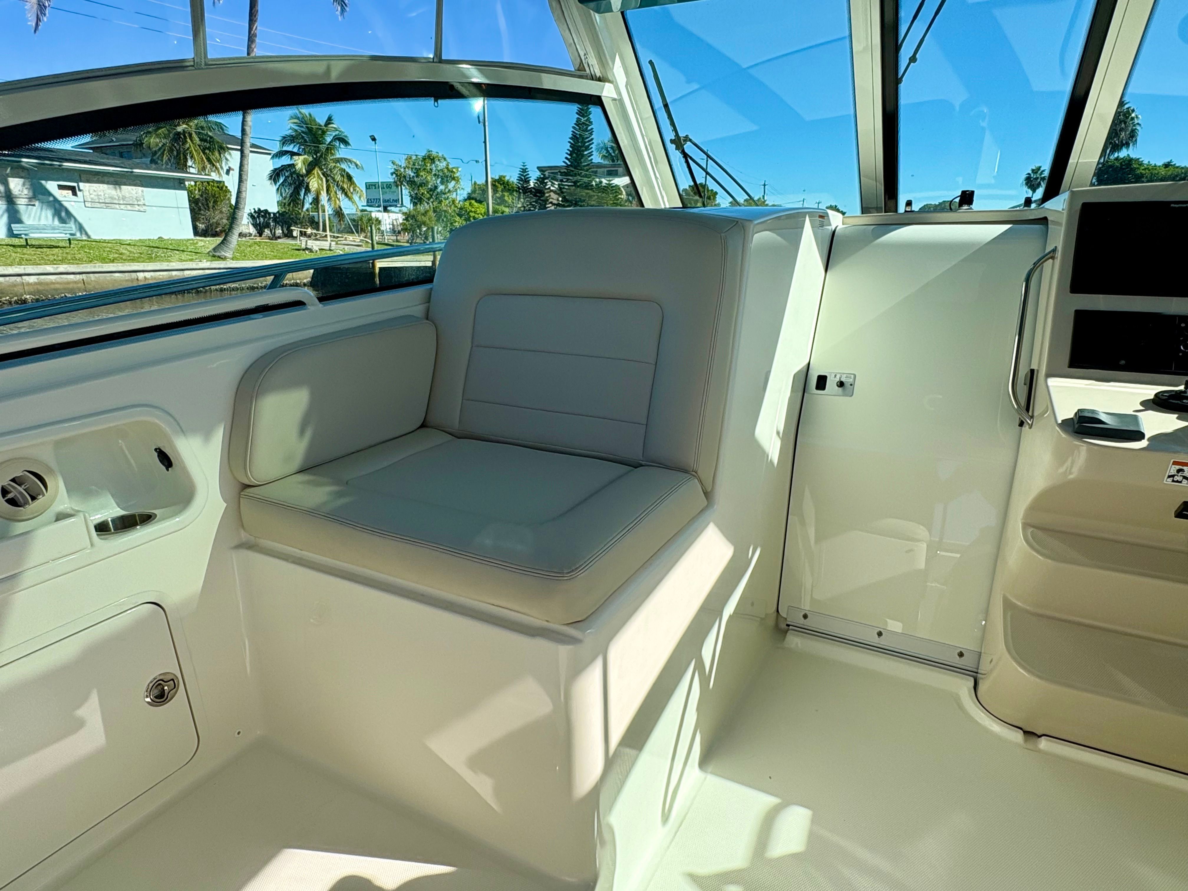 2021 Boston Whaler 345 CONQUEST Image Thumbnail #42