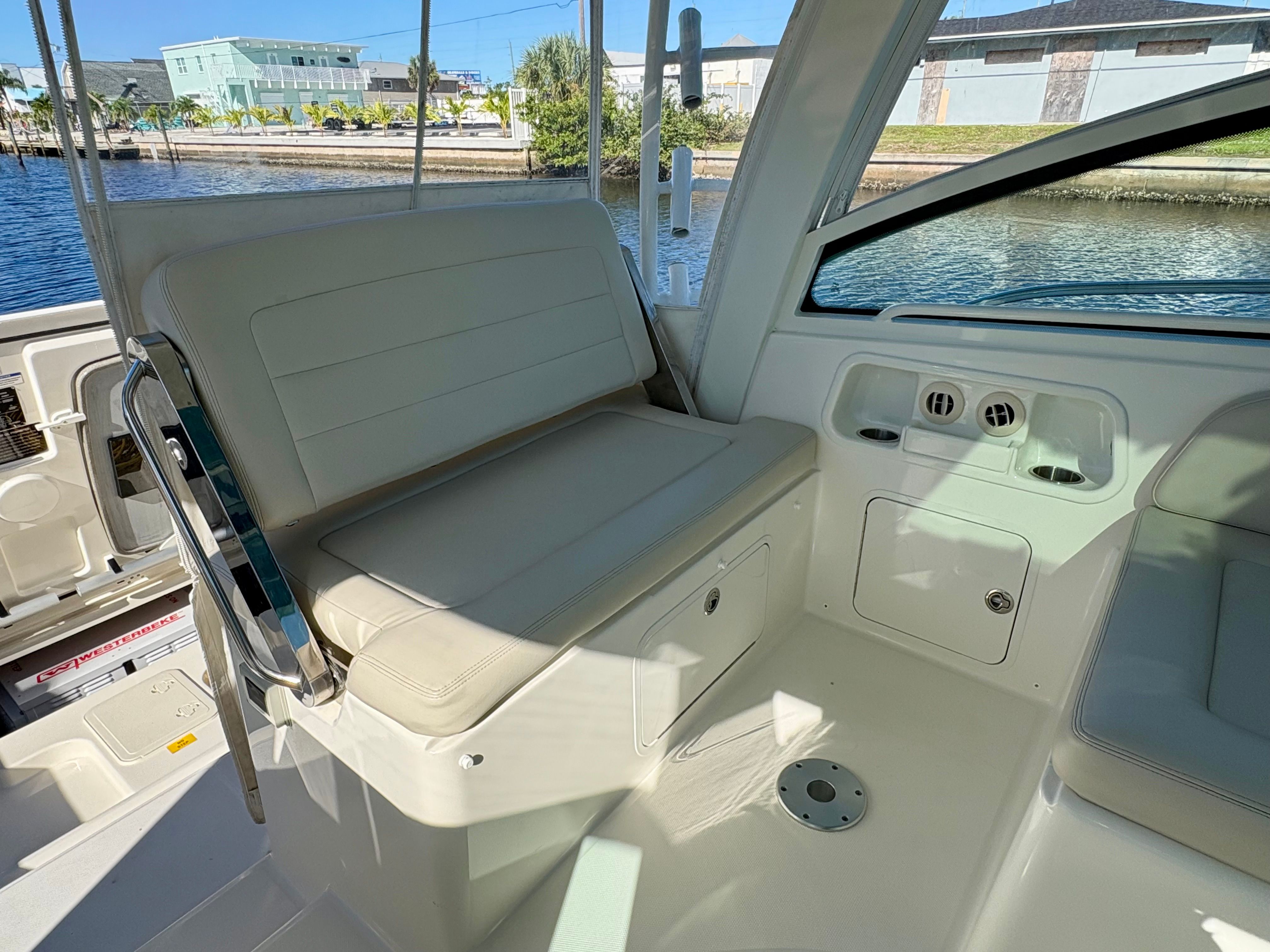 2021 Boston Whaler 345 CONQUEST Image Thumbnail #43