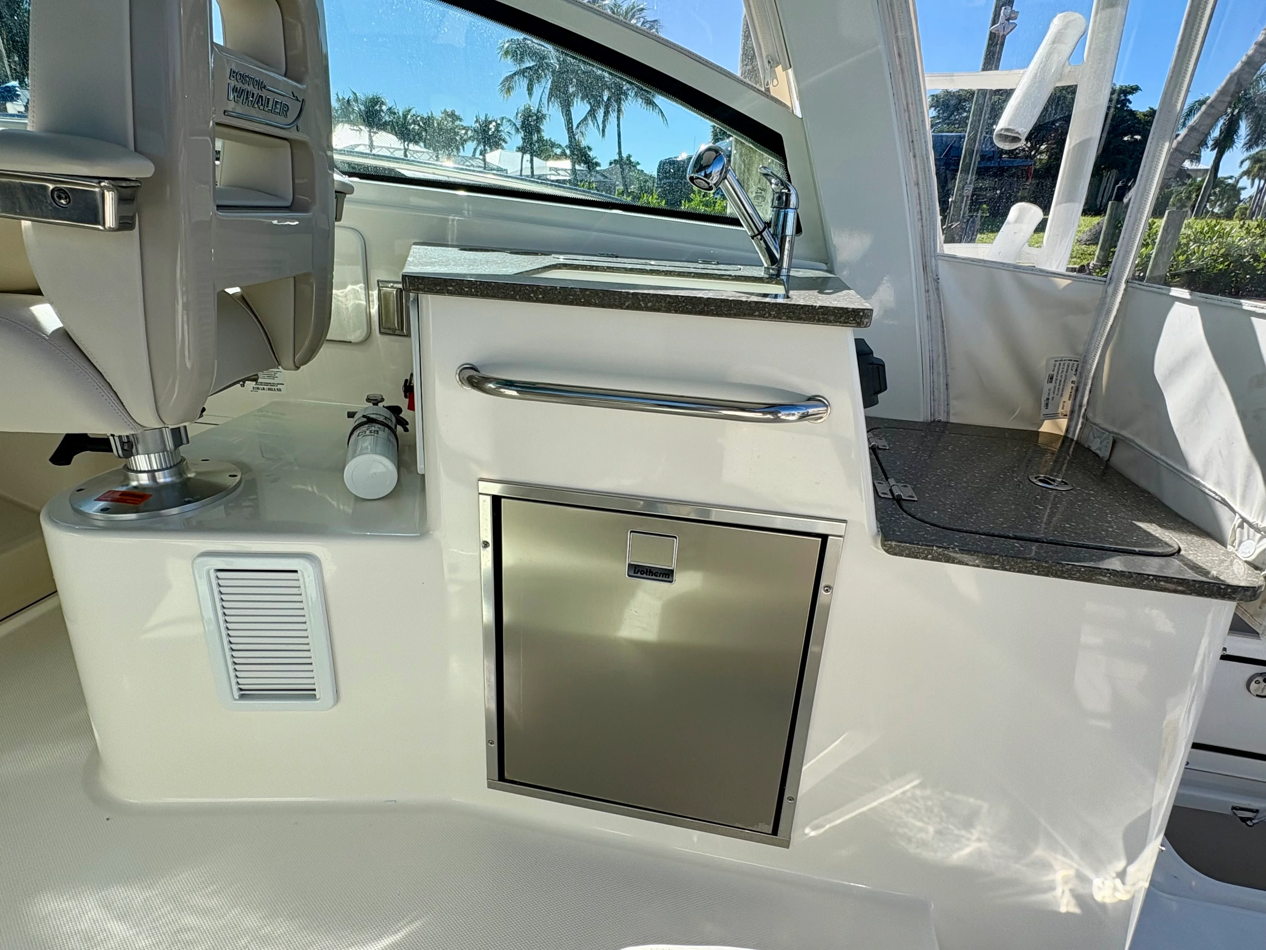 2021 Boston Whaler 345 CONQUEST Image Thumbnail #40