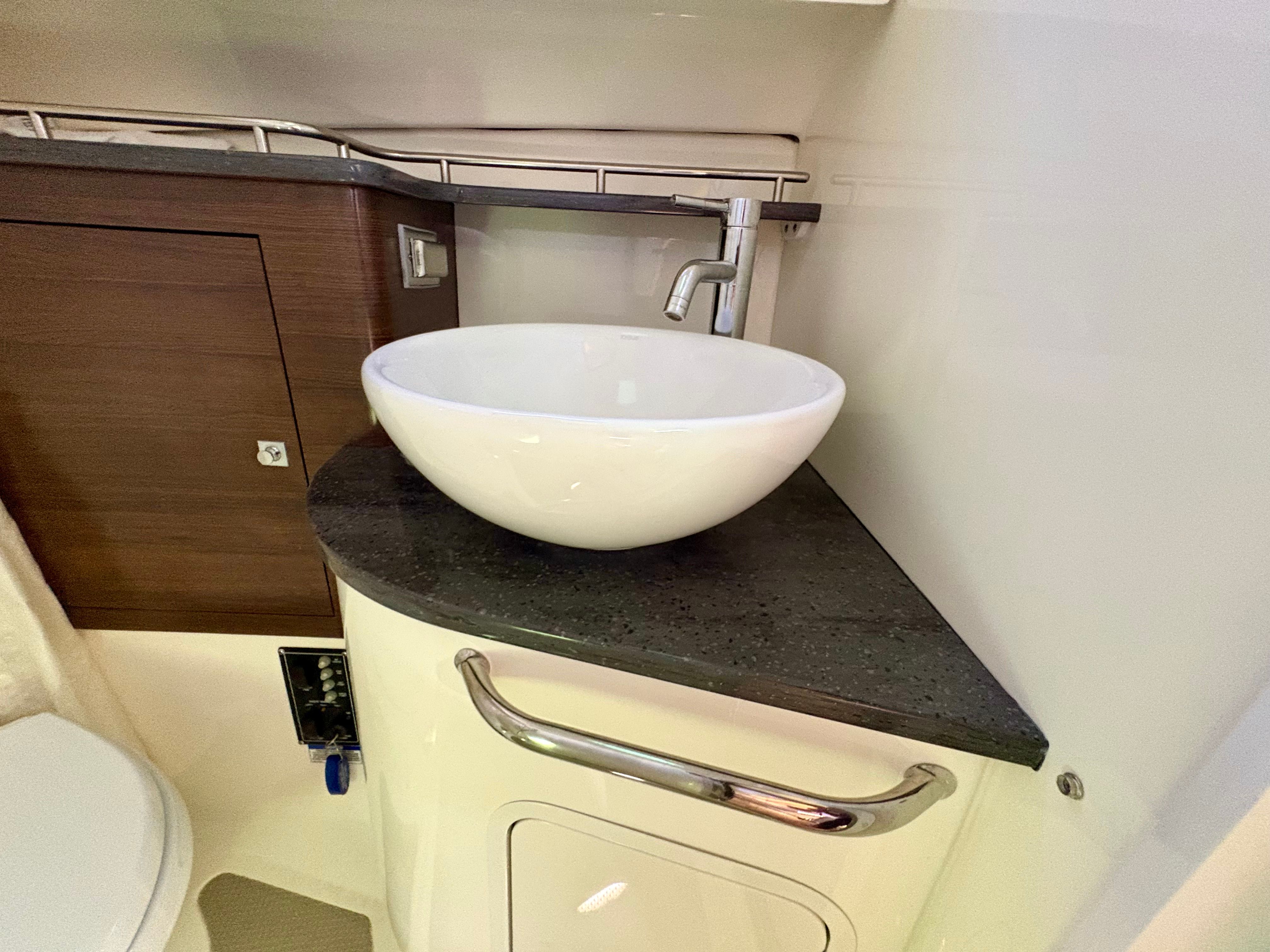 2021 Boston Whaler 345 CONQUEST Image Thumbnail #56