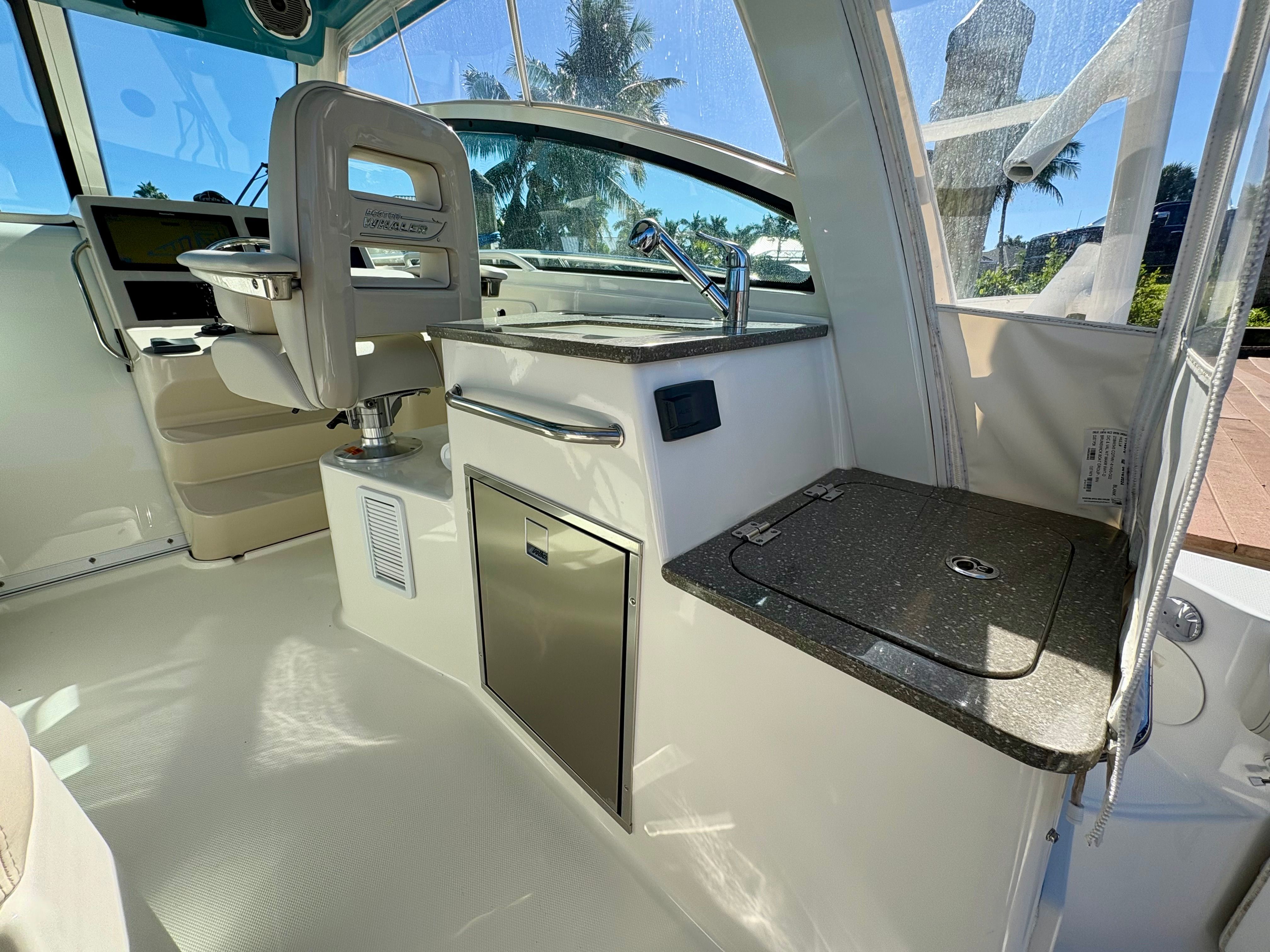 2021 Boston Whaler 345 CONQUEST Image Thumbnail #41