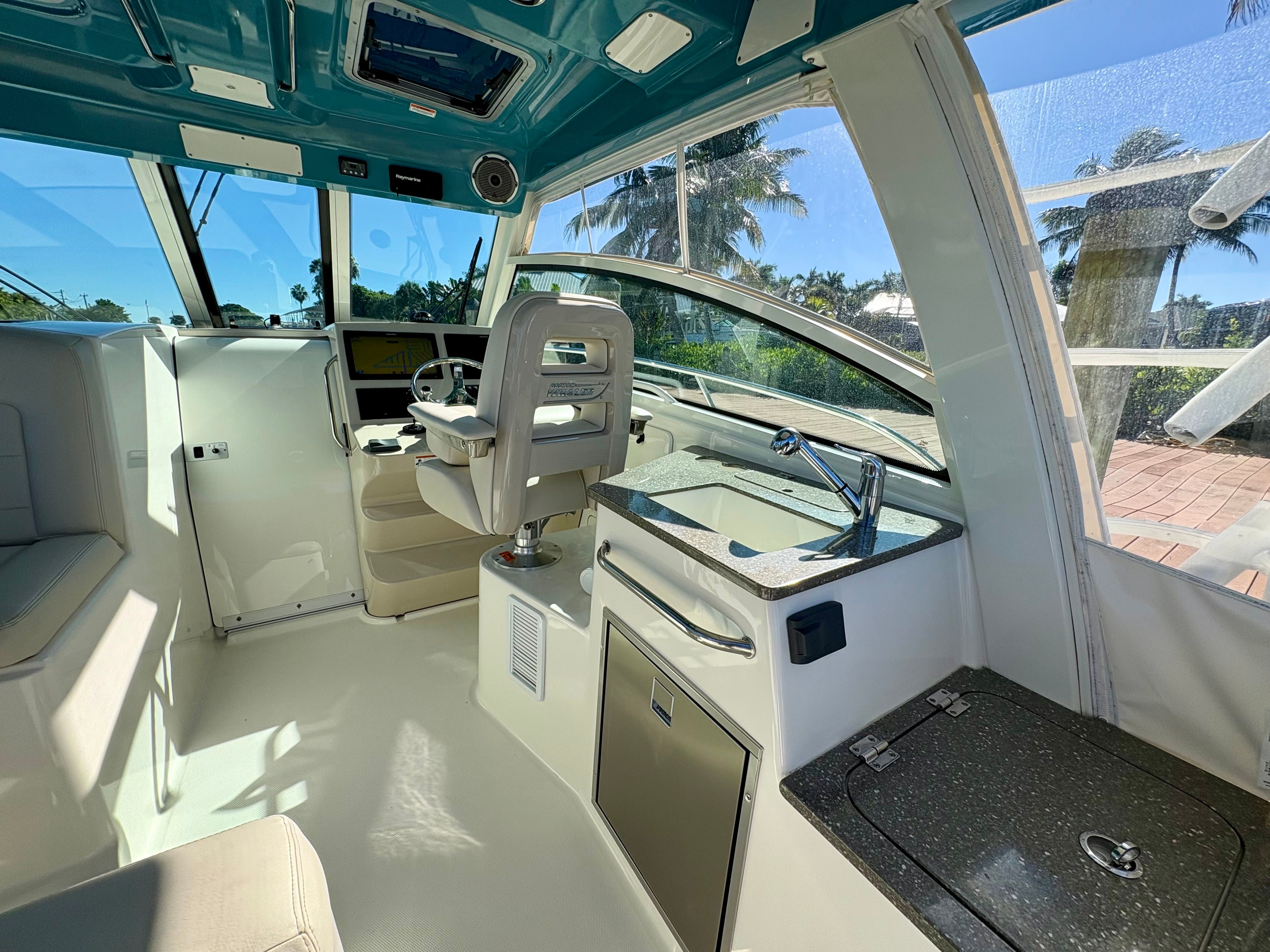 2021 Boston Whaler 345 CONQUEST Image Thumbnail #37