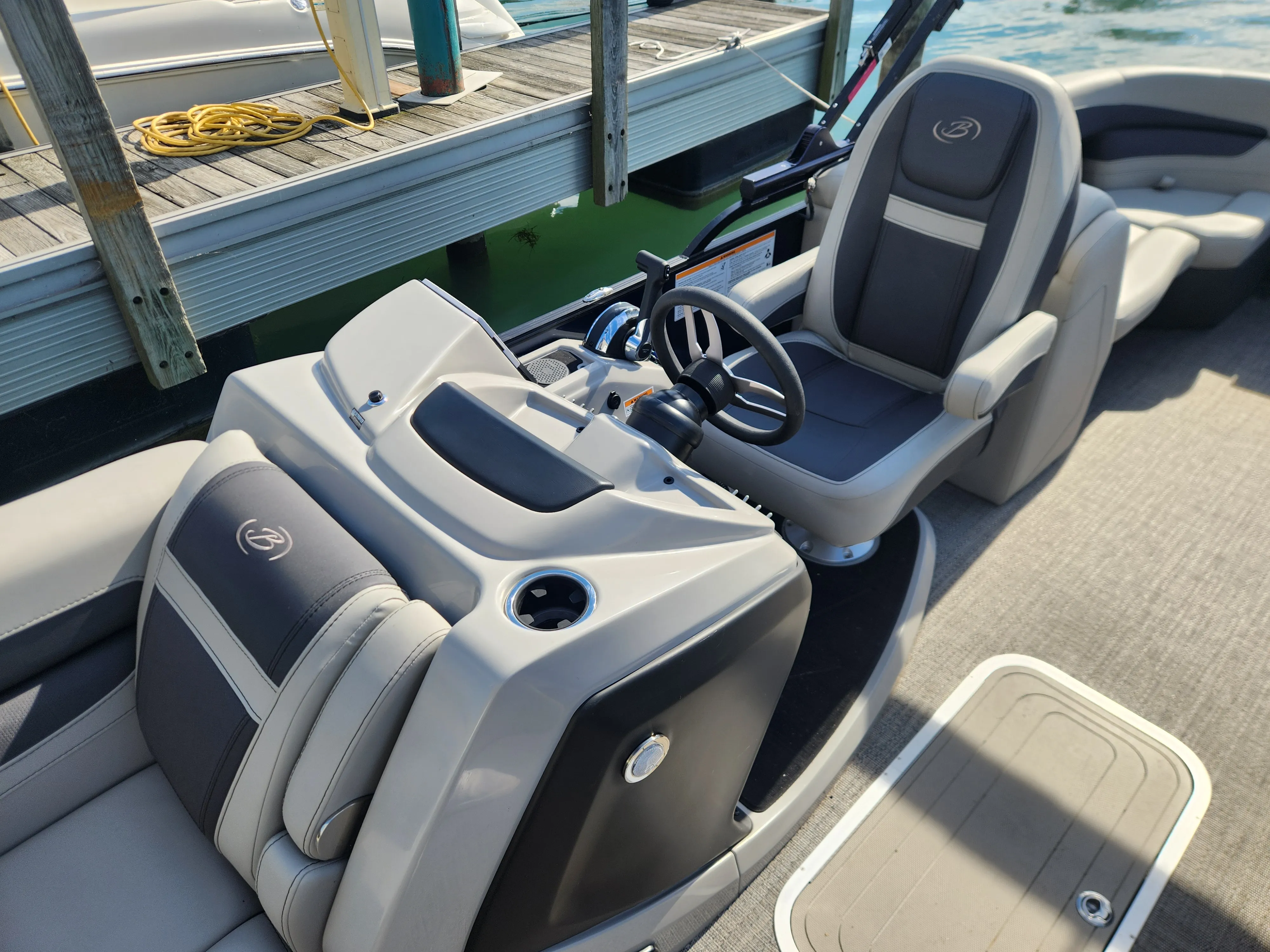 2024 Barletta 22 CC TRITOON Image Thumbnail #13