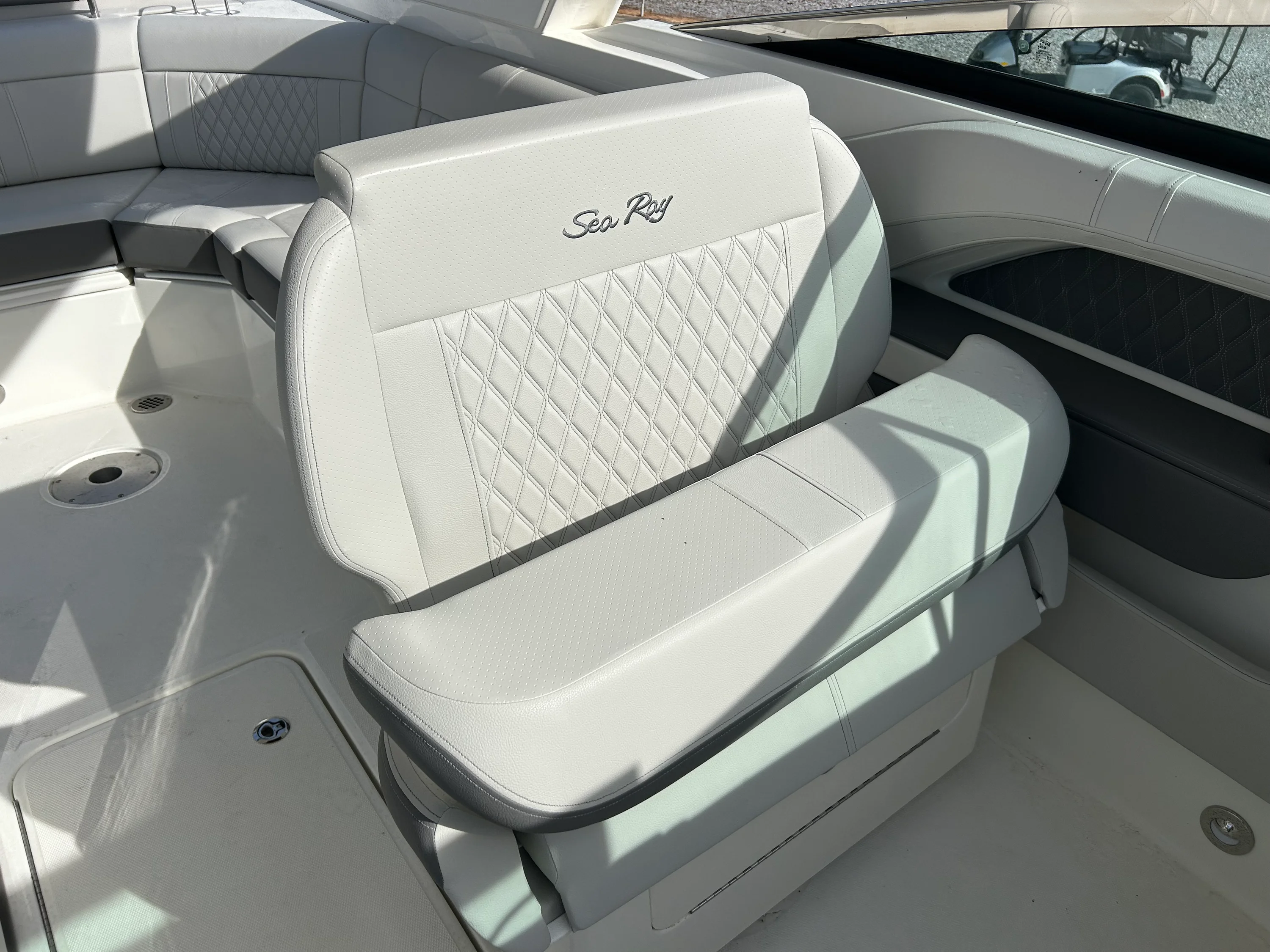 2026 Sea Ray SLX 310 Outboard Image Thumbnail #13