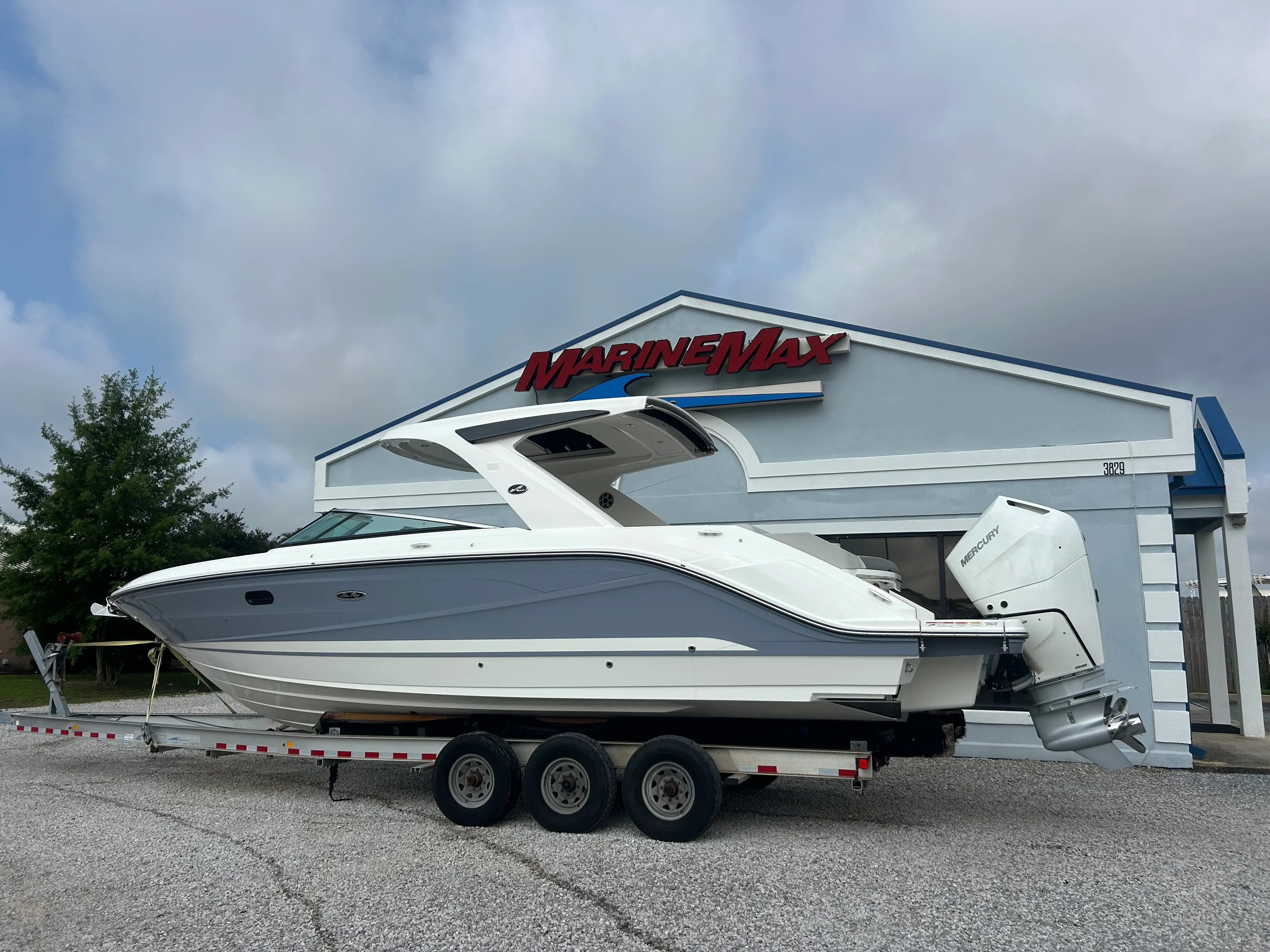 2026 Sea Ray SLX 310 Outboard Image Thumbnail #5