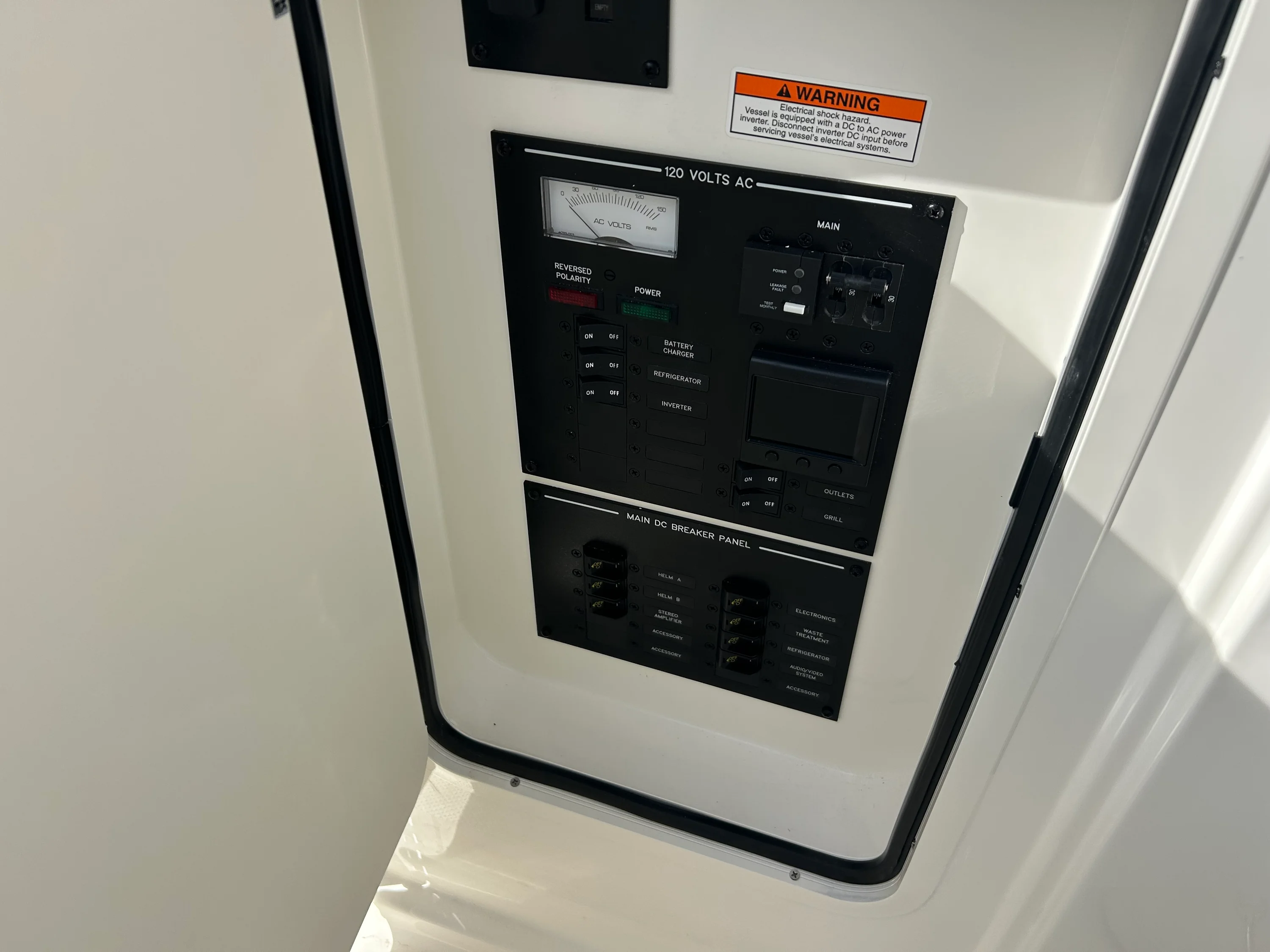 2026 Sea Ray SLX 310 Outboard Image Thumbnail #18