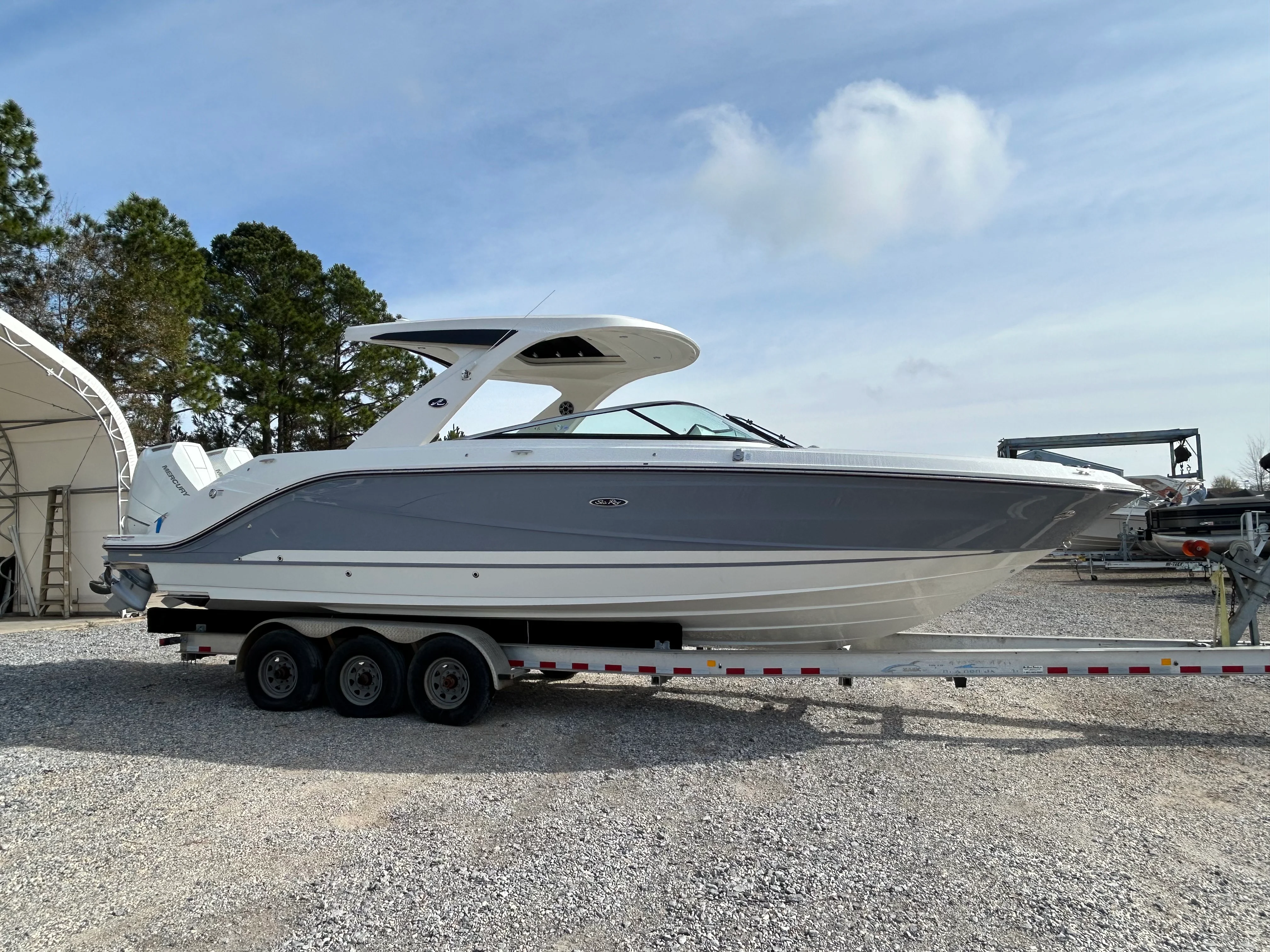 2026 Sea Ray SLX 310 Outboard Image Thumbnail #2