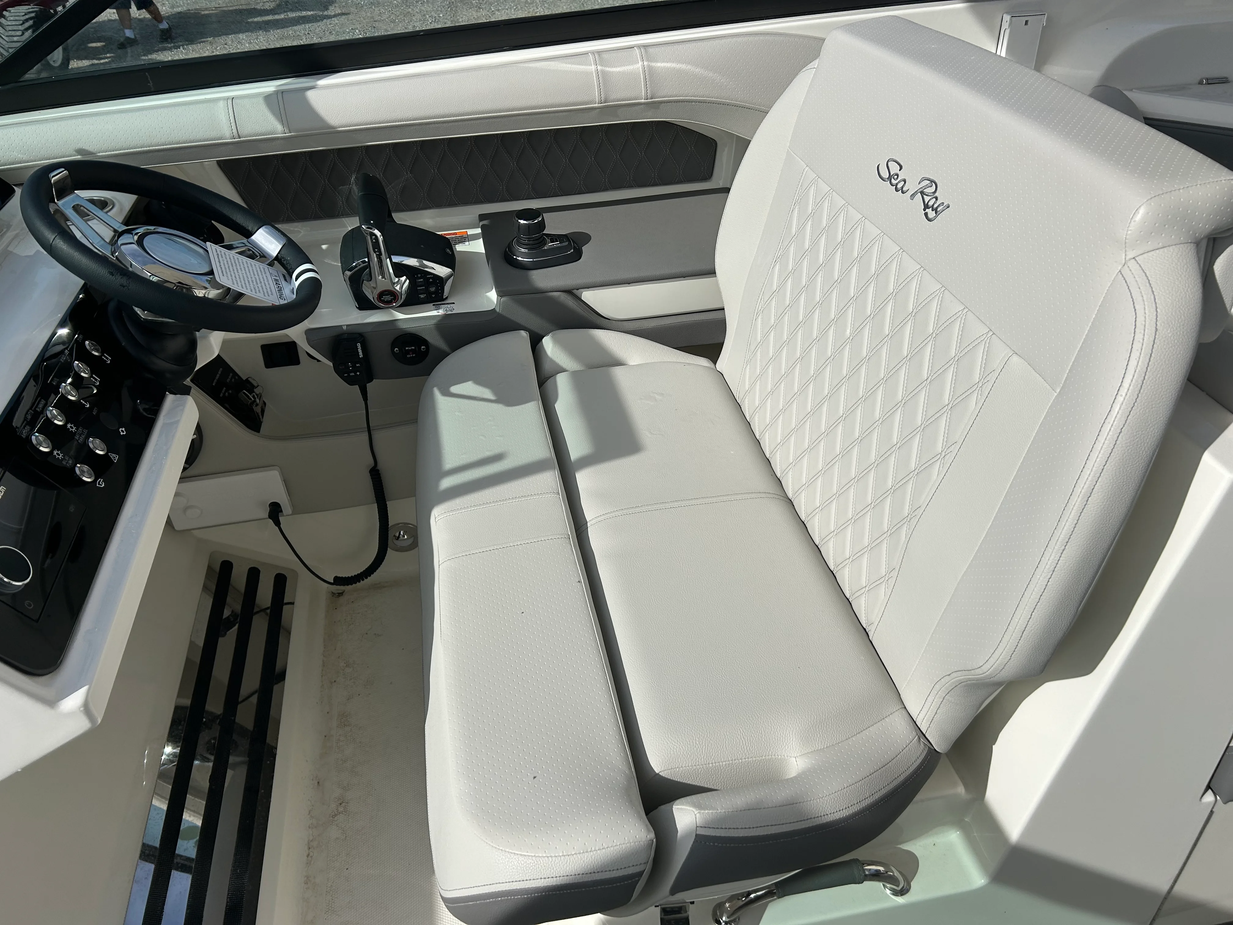 2026 Sea Ray SLX 310 Outboard Image Thumbnail #14