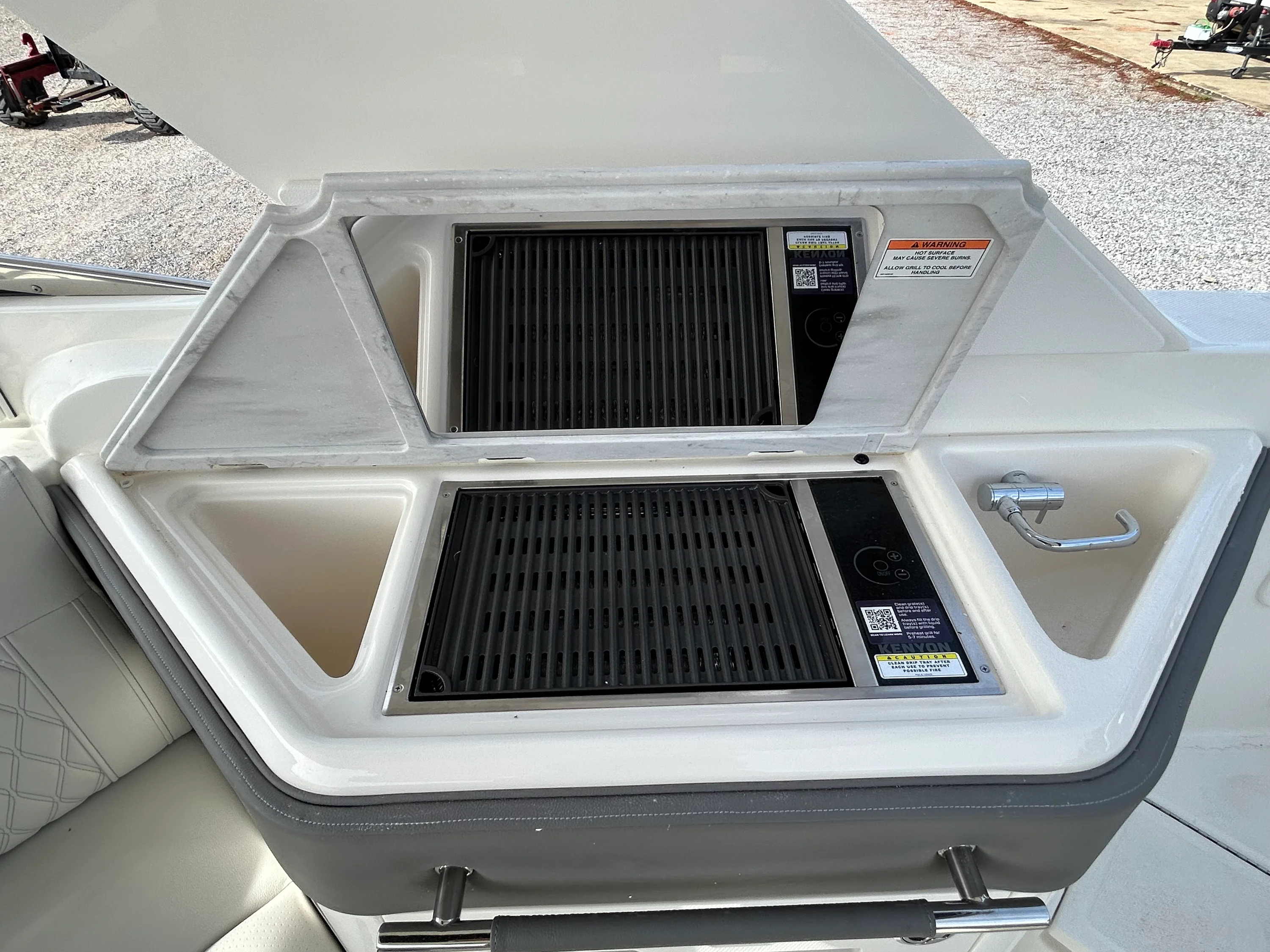 2026 Sea Ray SLX 310 Outboard Image Thumbnail #11