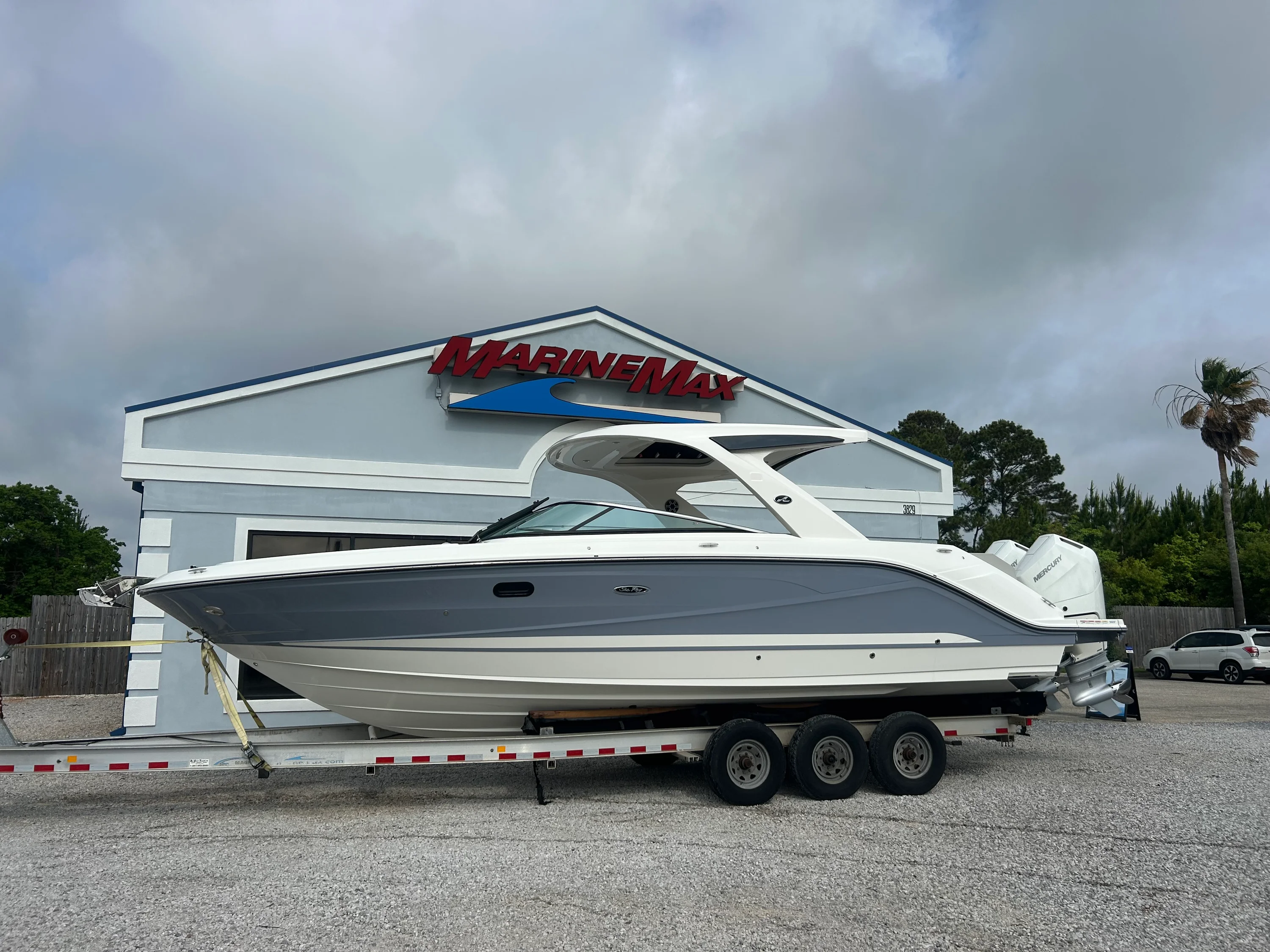 2026 Sea Ray SLX 310 Outboard Image Thumbnail #3