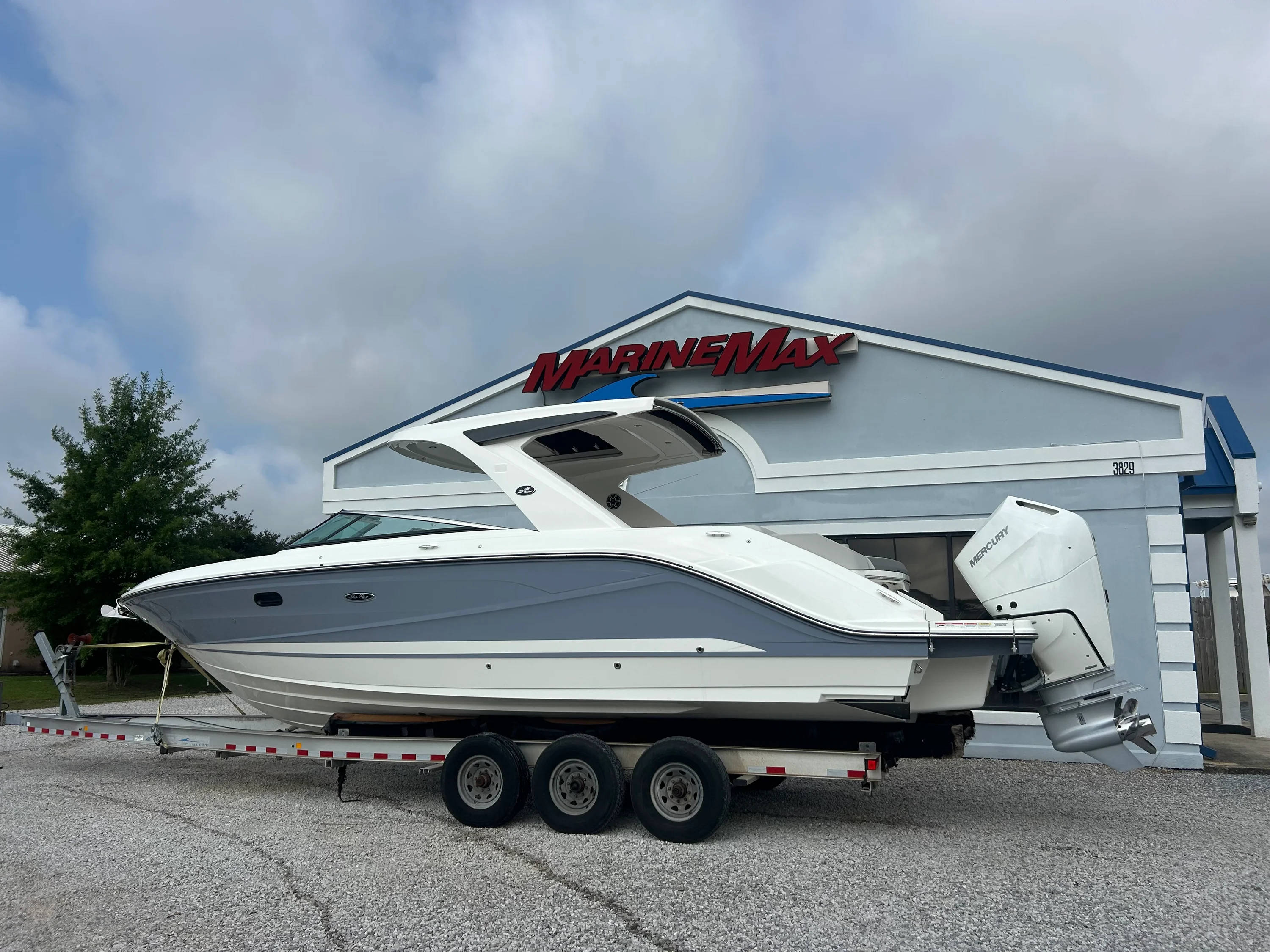 2026 Sea Ray SLX 310 Outboard Image Thumbnail #4