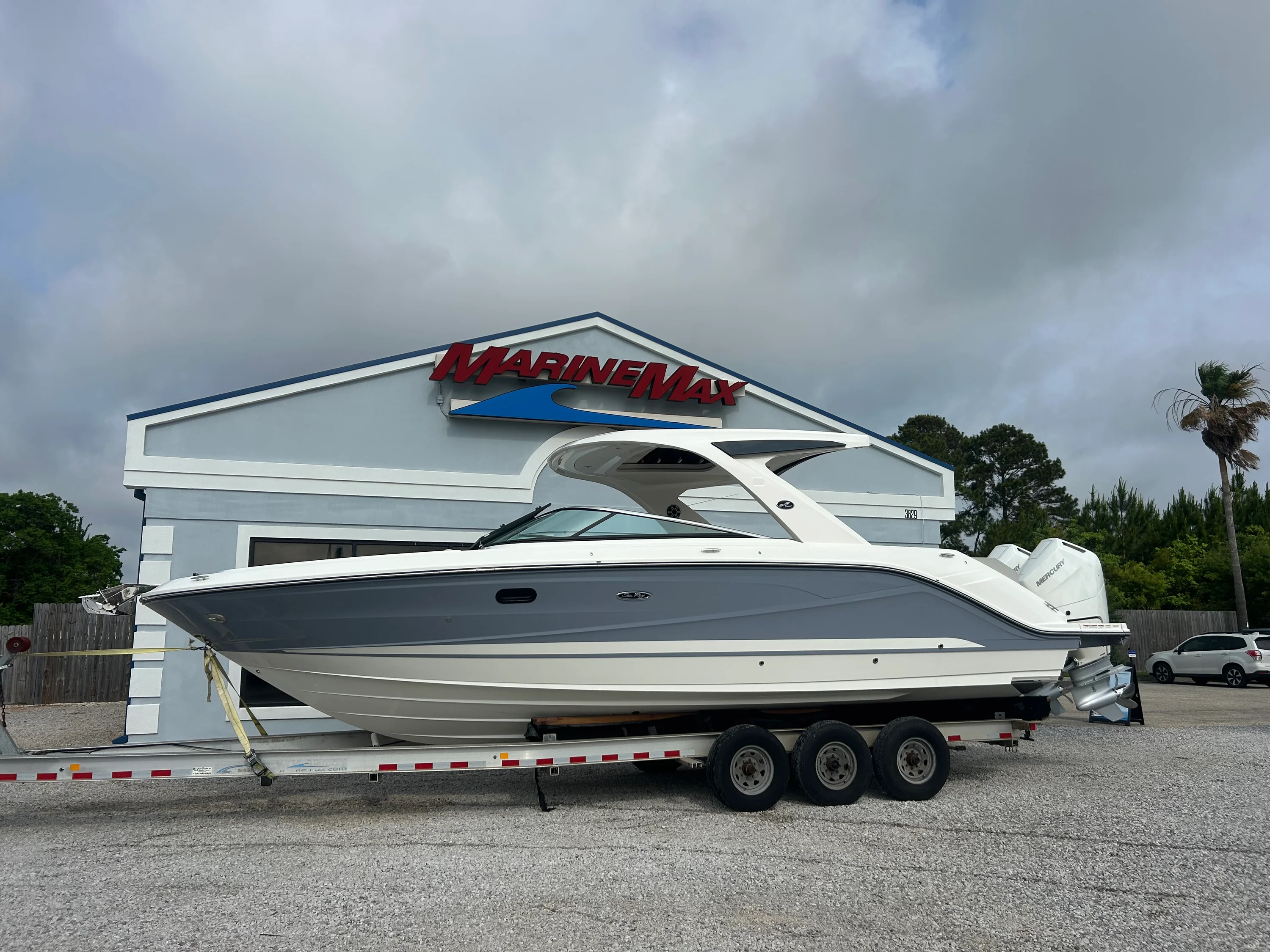 2026 Sea Ray SLX 310 Outboard Image Thumbnail #2