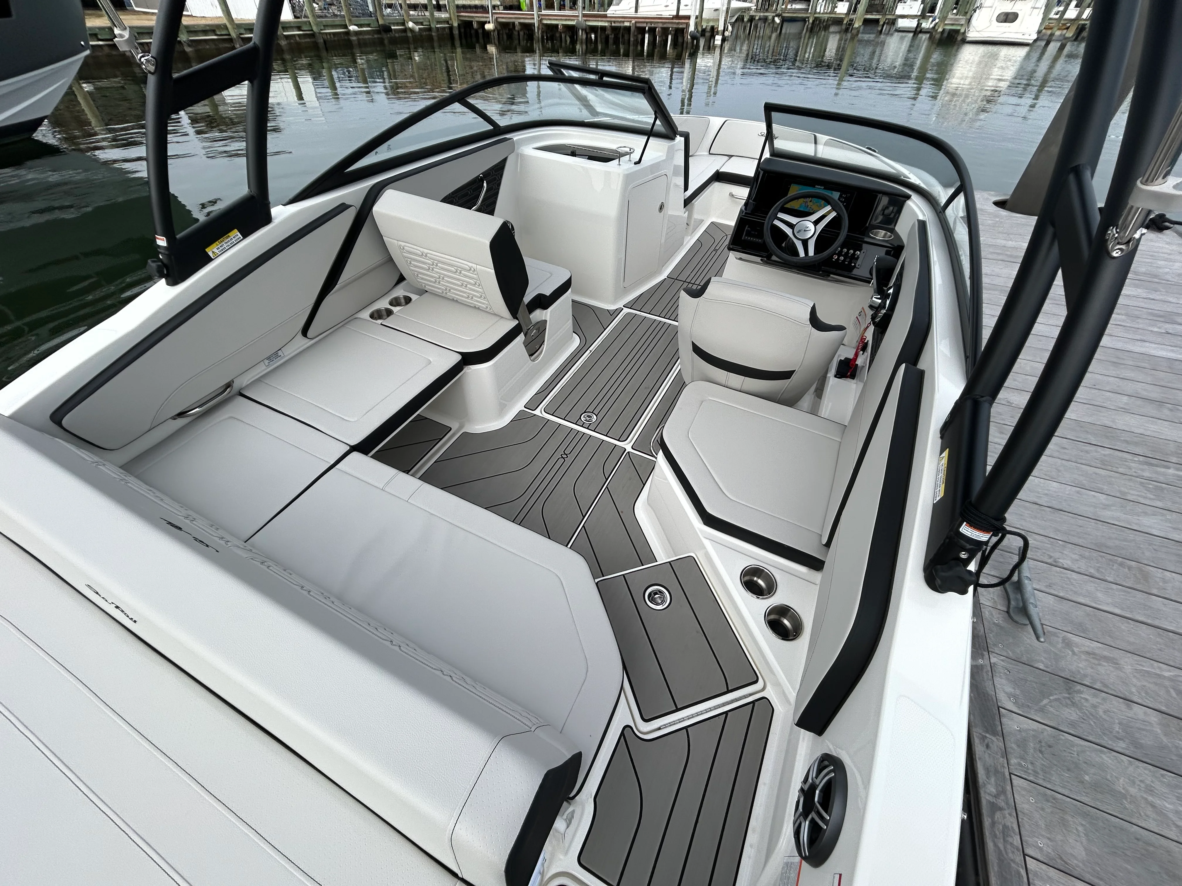 2026 Sea Ray SPX 210 Outboard Image Thumbnail #19