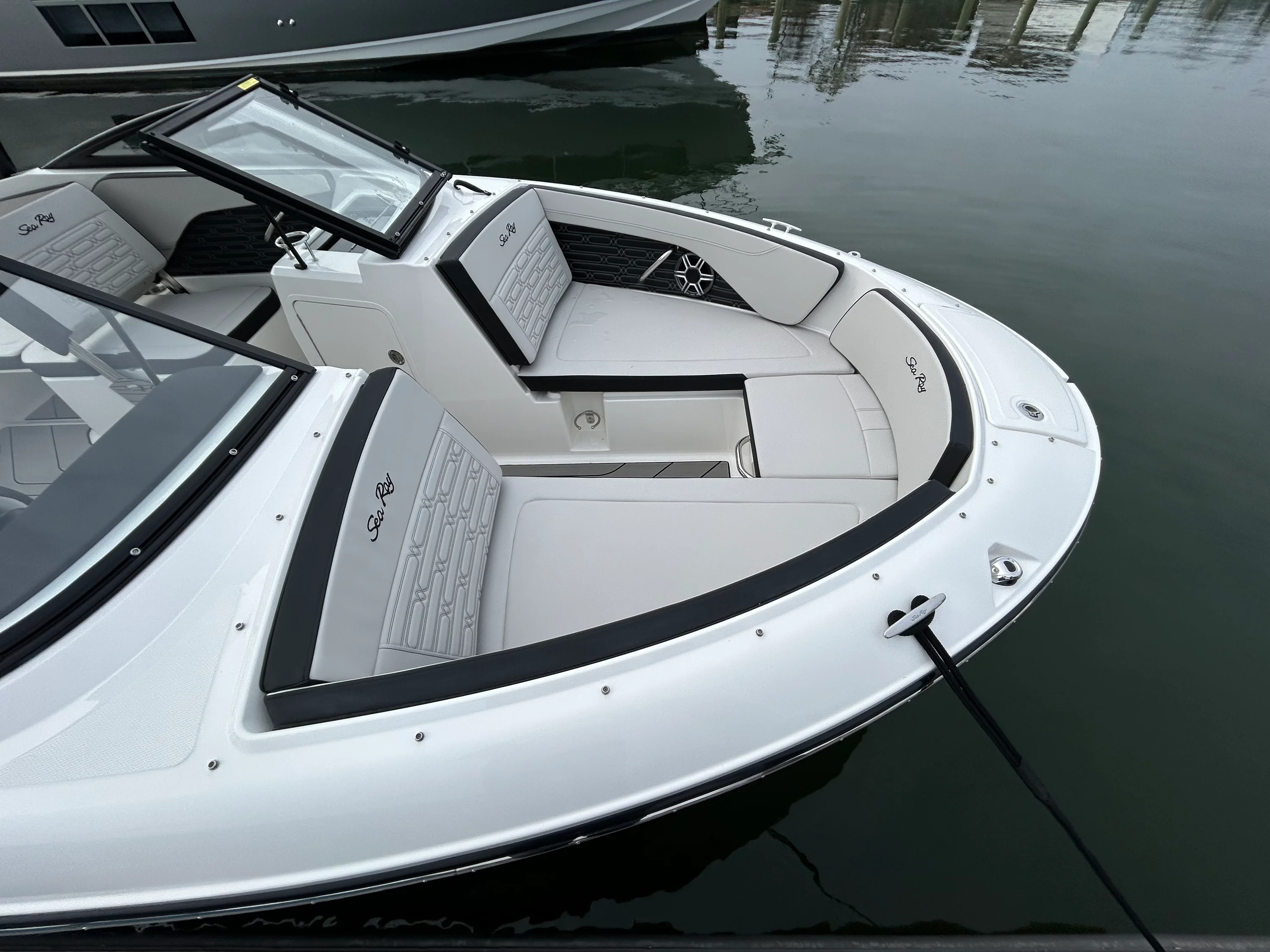 2026 Sea Ray SPX 210 Outboard Image Thumbnail #8