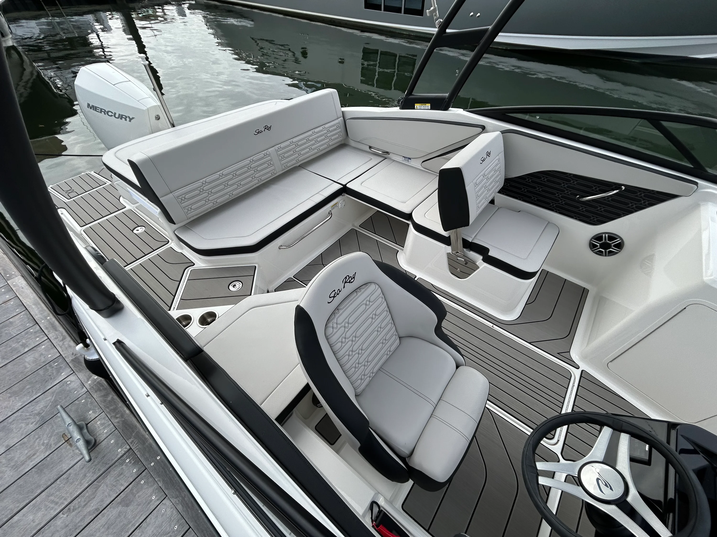 2026 Sea Ray SPX 210 Outboard Image Thumbnail #13