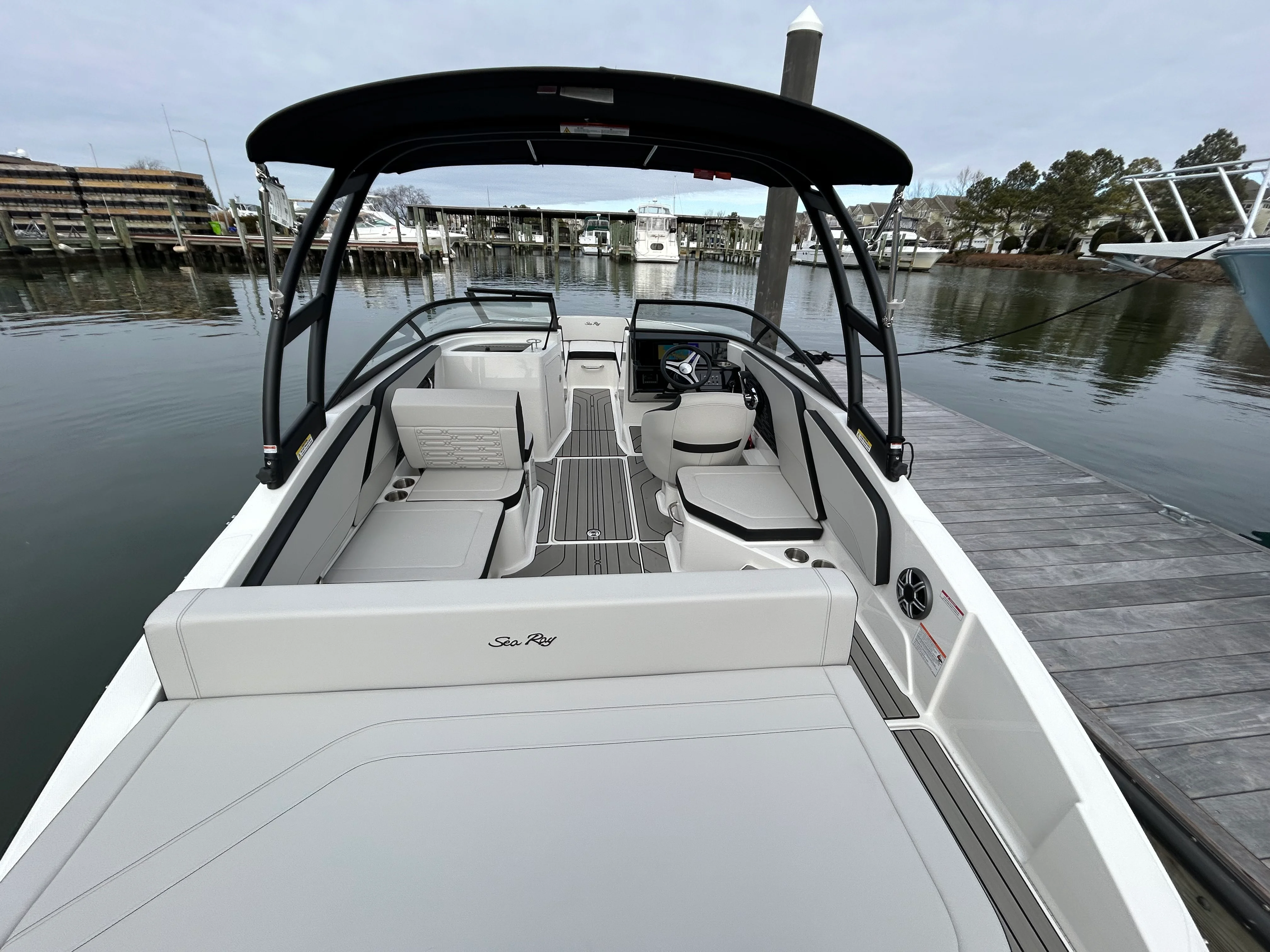2026 Sea Ray SPX 210 Outboard Image Thumbnail #16