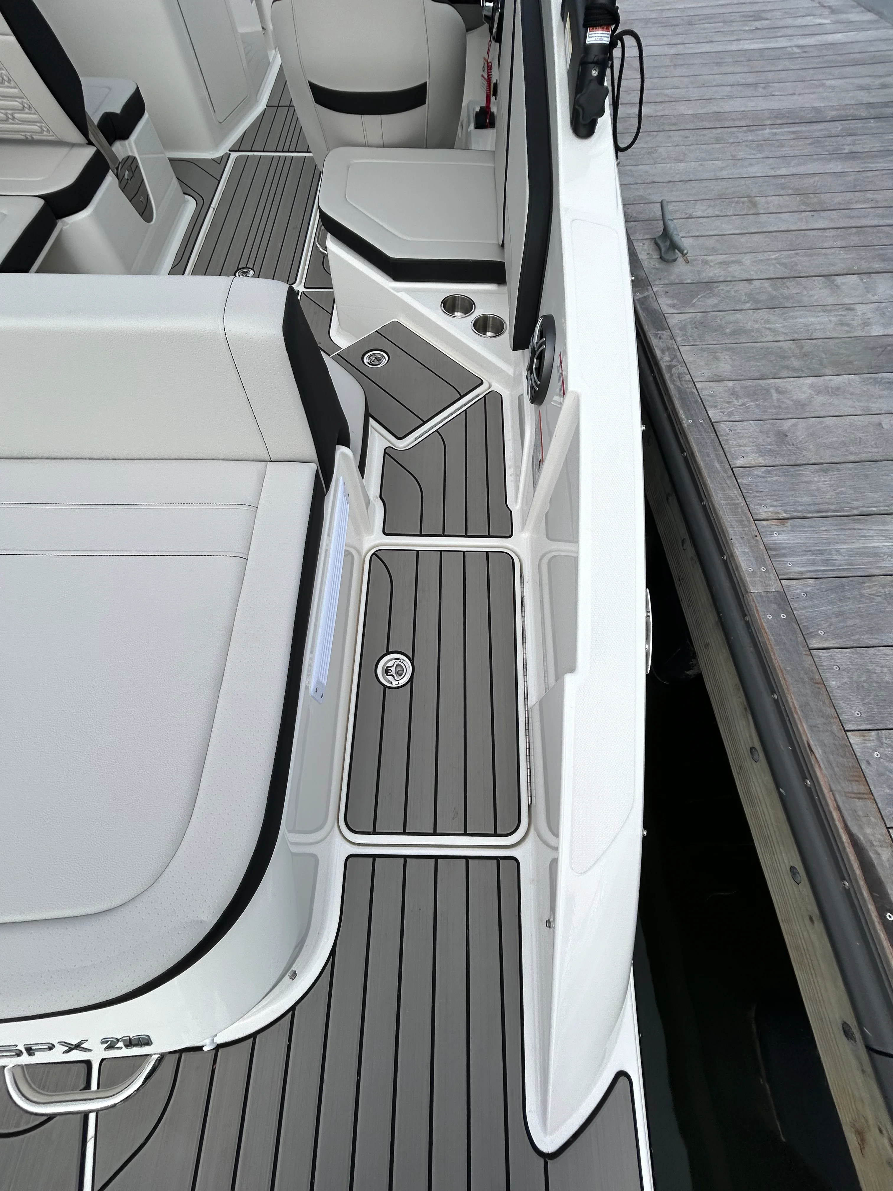 2026 Sea Ray SPX 210 Outboard Image Thumbnail #18