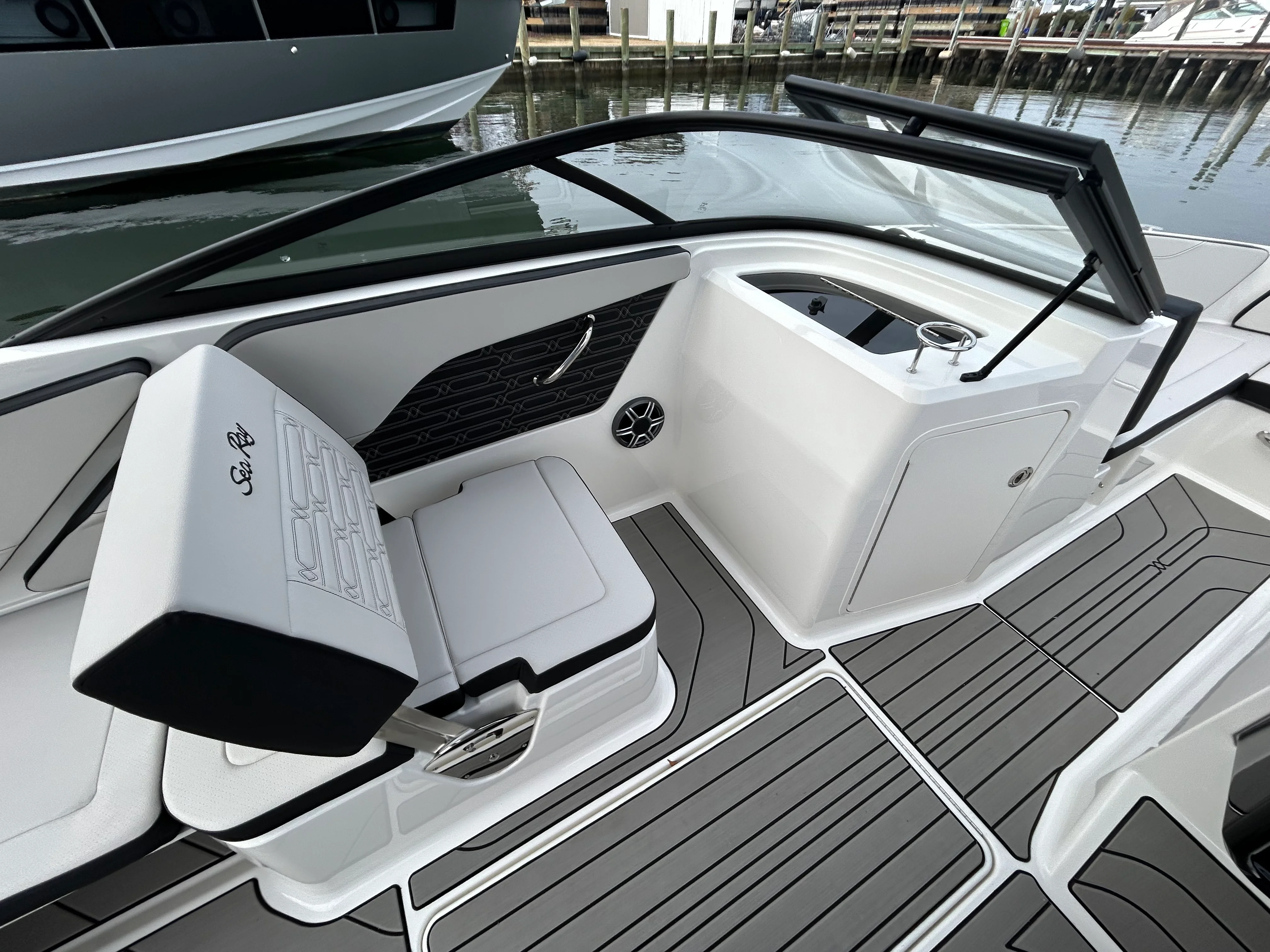 2026 Sea Ray SPX 210 Outboard Image Thumbnail #23