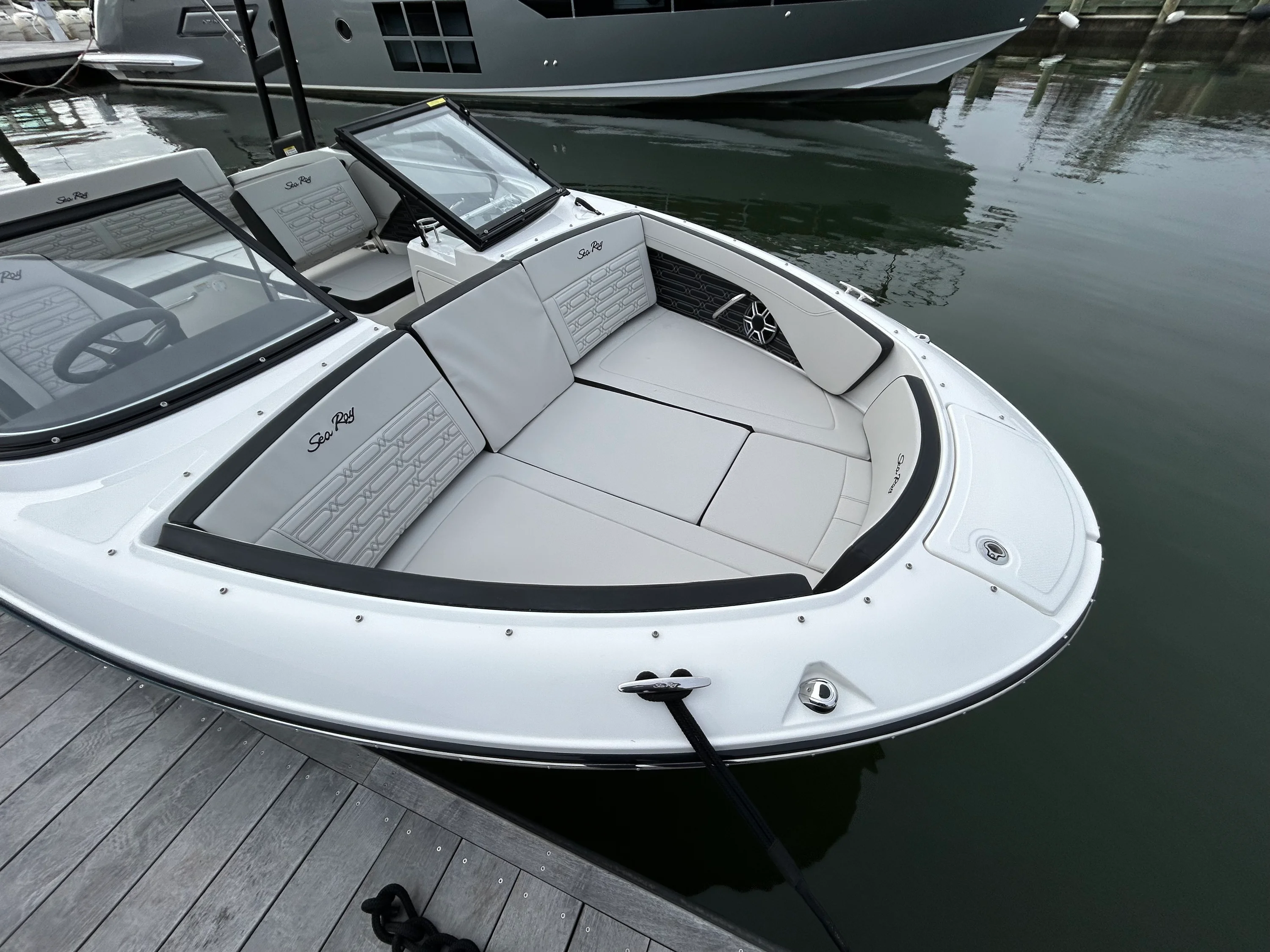 2026 Sea Ray SPX 210 Outboard Image Thumbnail #10