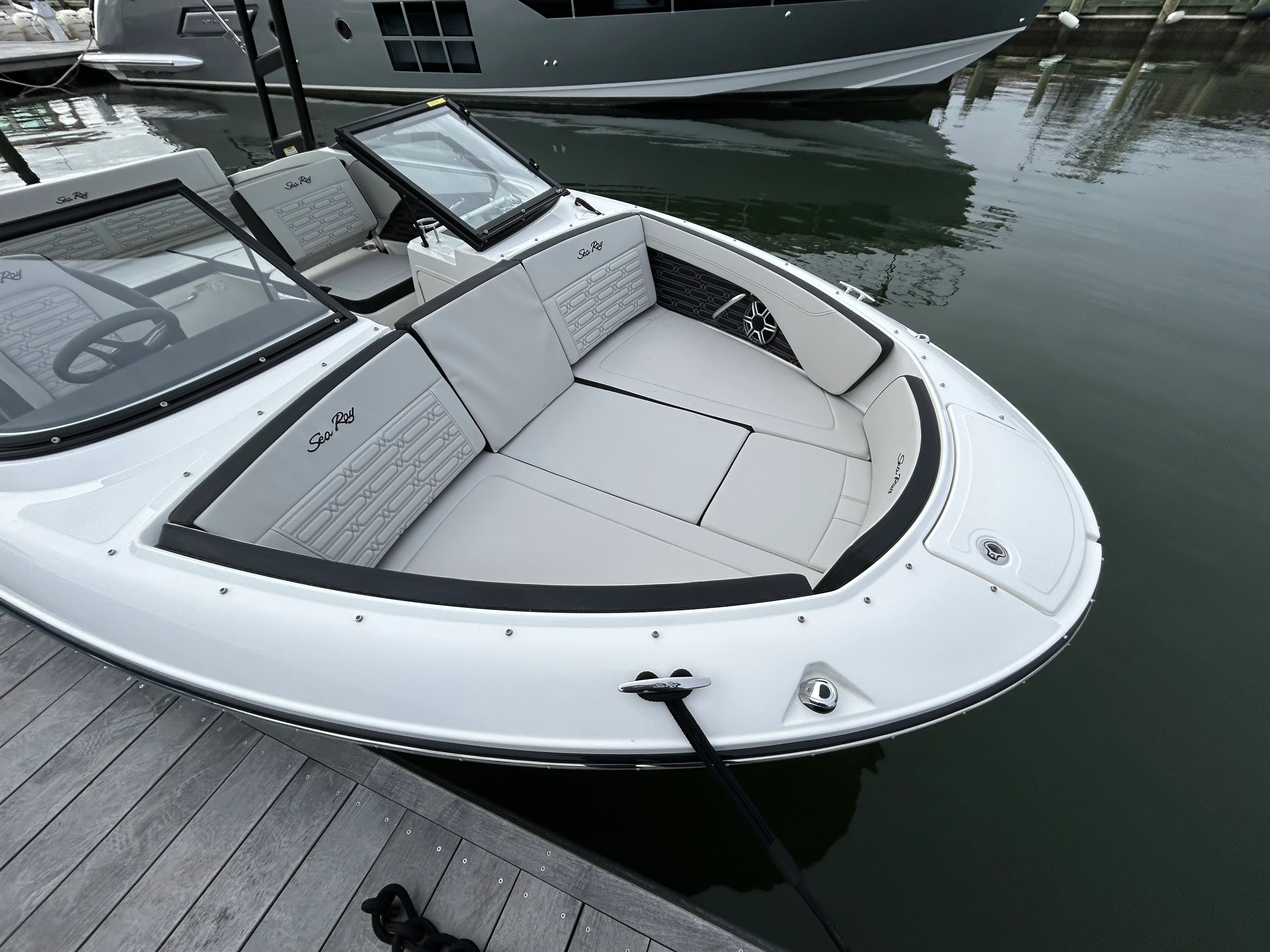 2026 Sea Ray SPX 210 Outboard Image Thumbnail #10