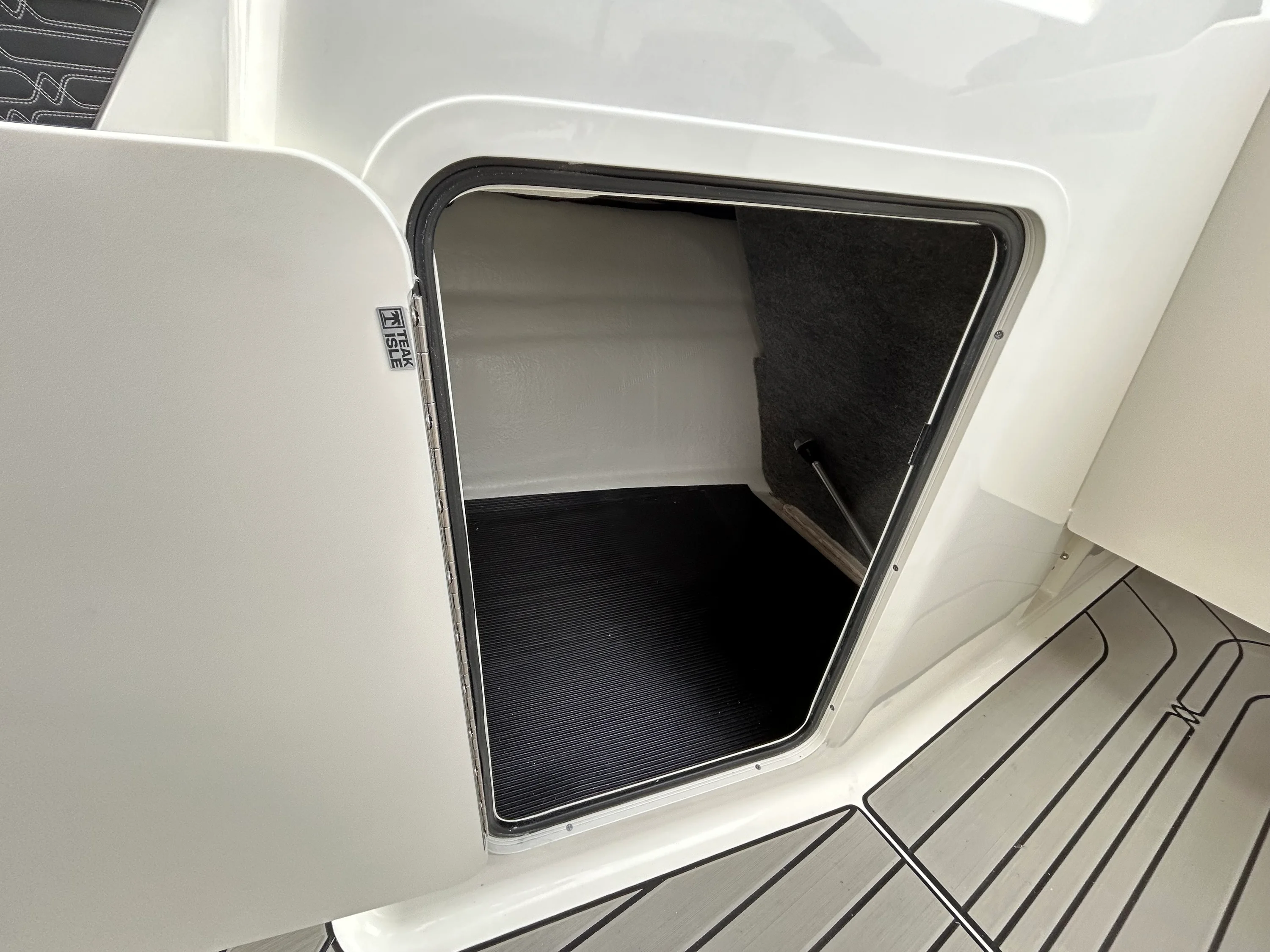 2026 Sea Ray SPX 210 Outboard Image Thumbnail #27