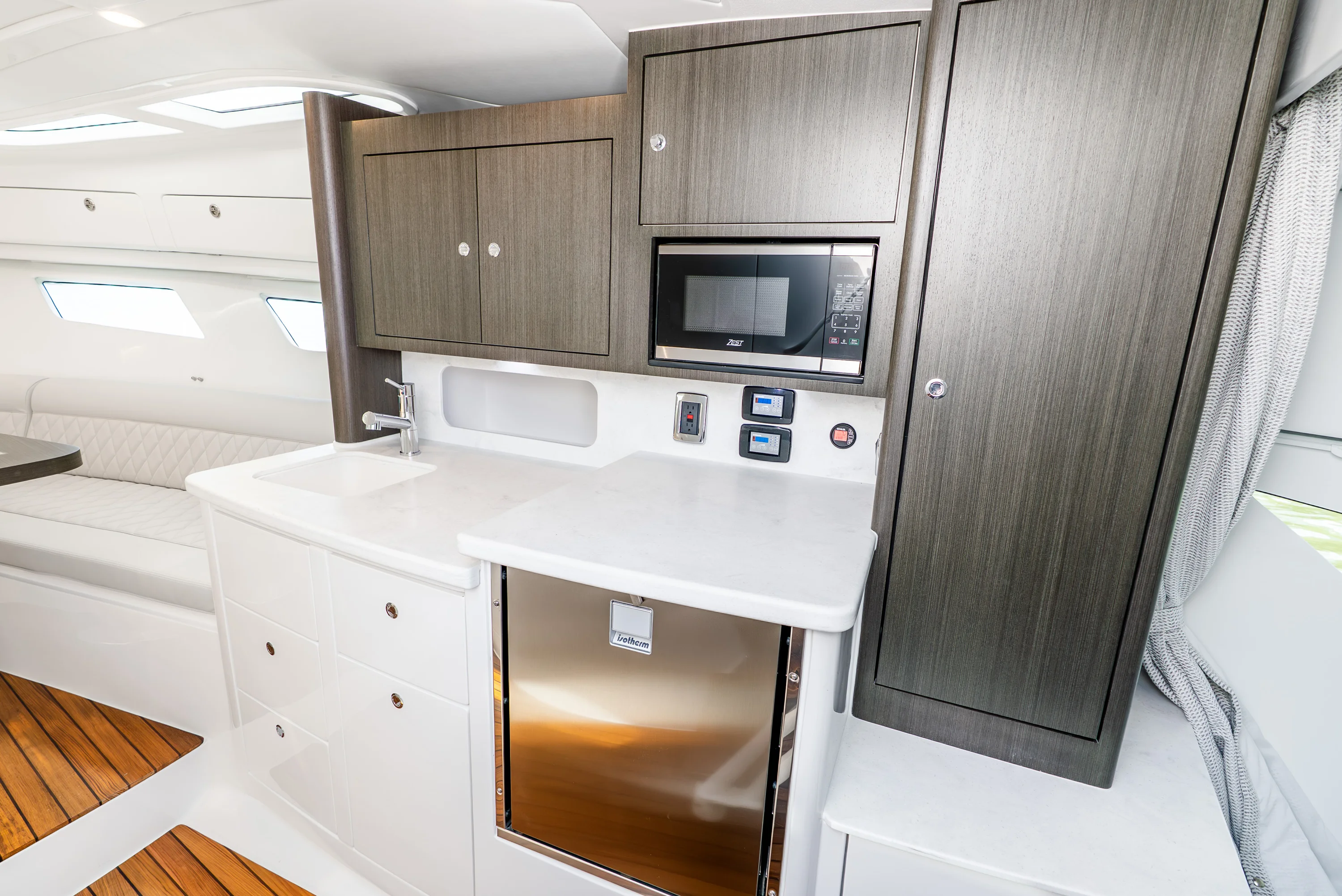 2026 Intrepid 41 Valor Image Thumbnail #17