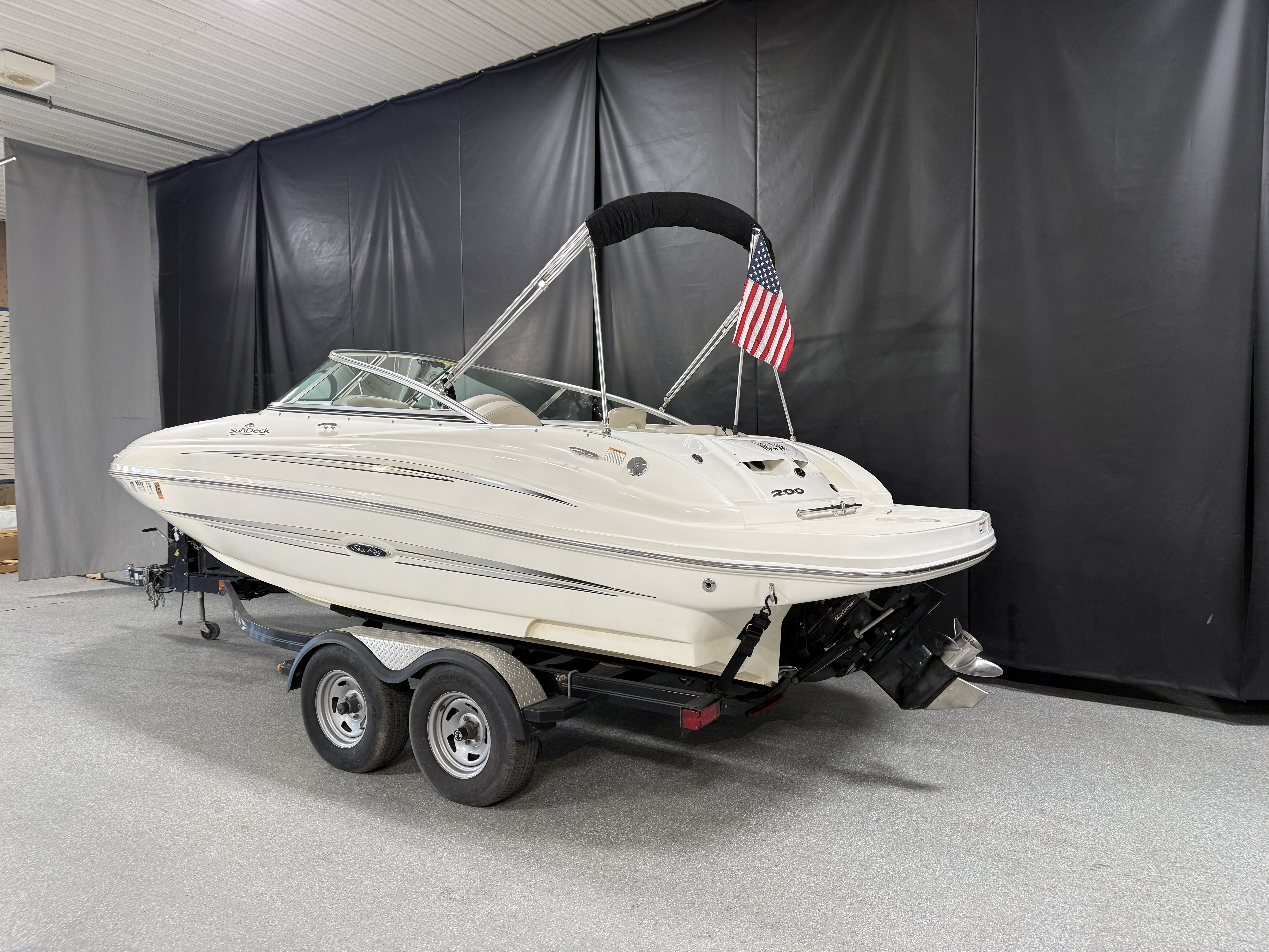 2011 Sea Ray SUNDECK 200 Image Thumbnail #3