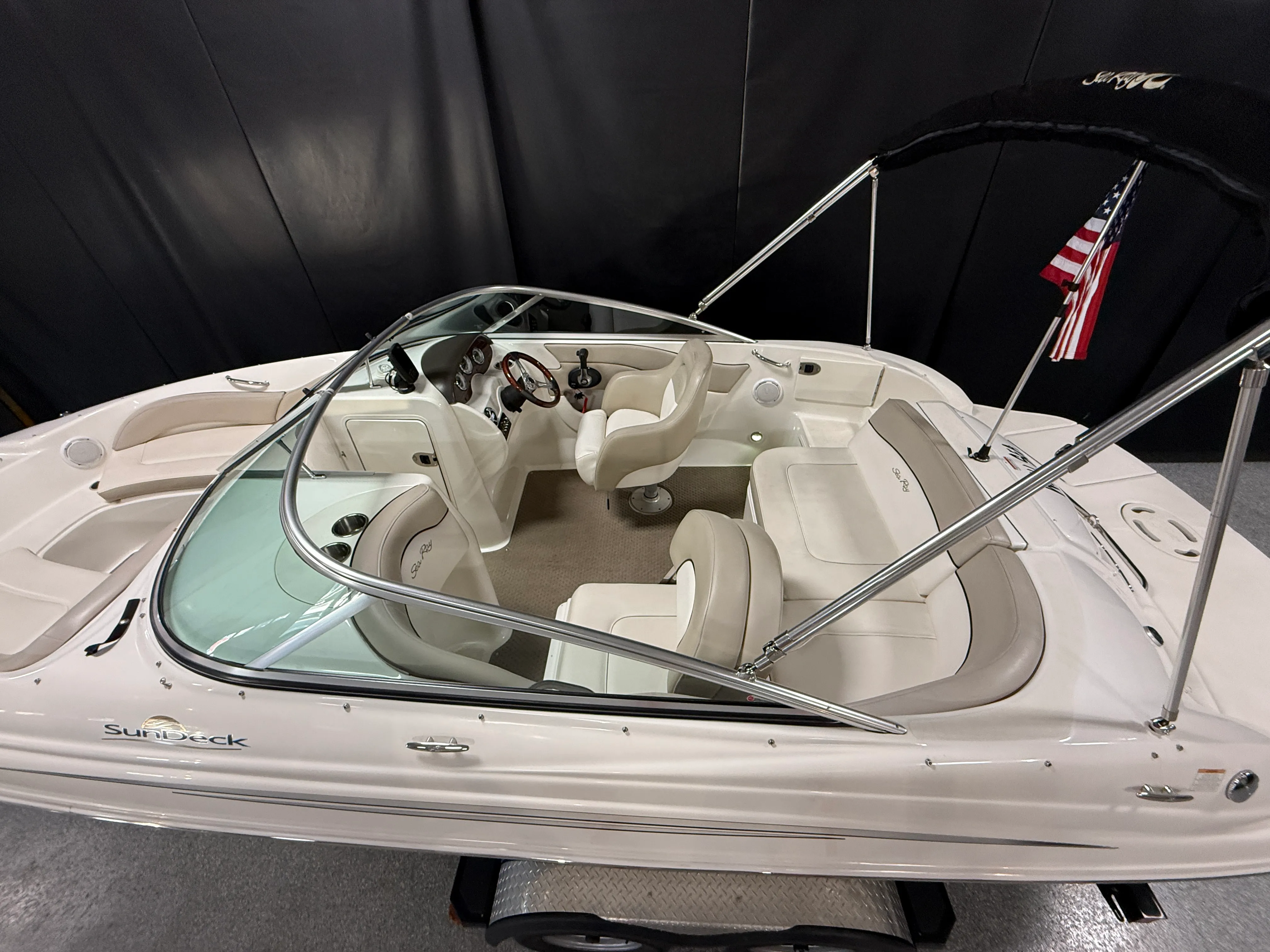 2011 Sea Ray SUNDECK 200 Image Thumbnail #5