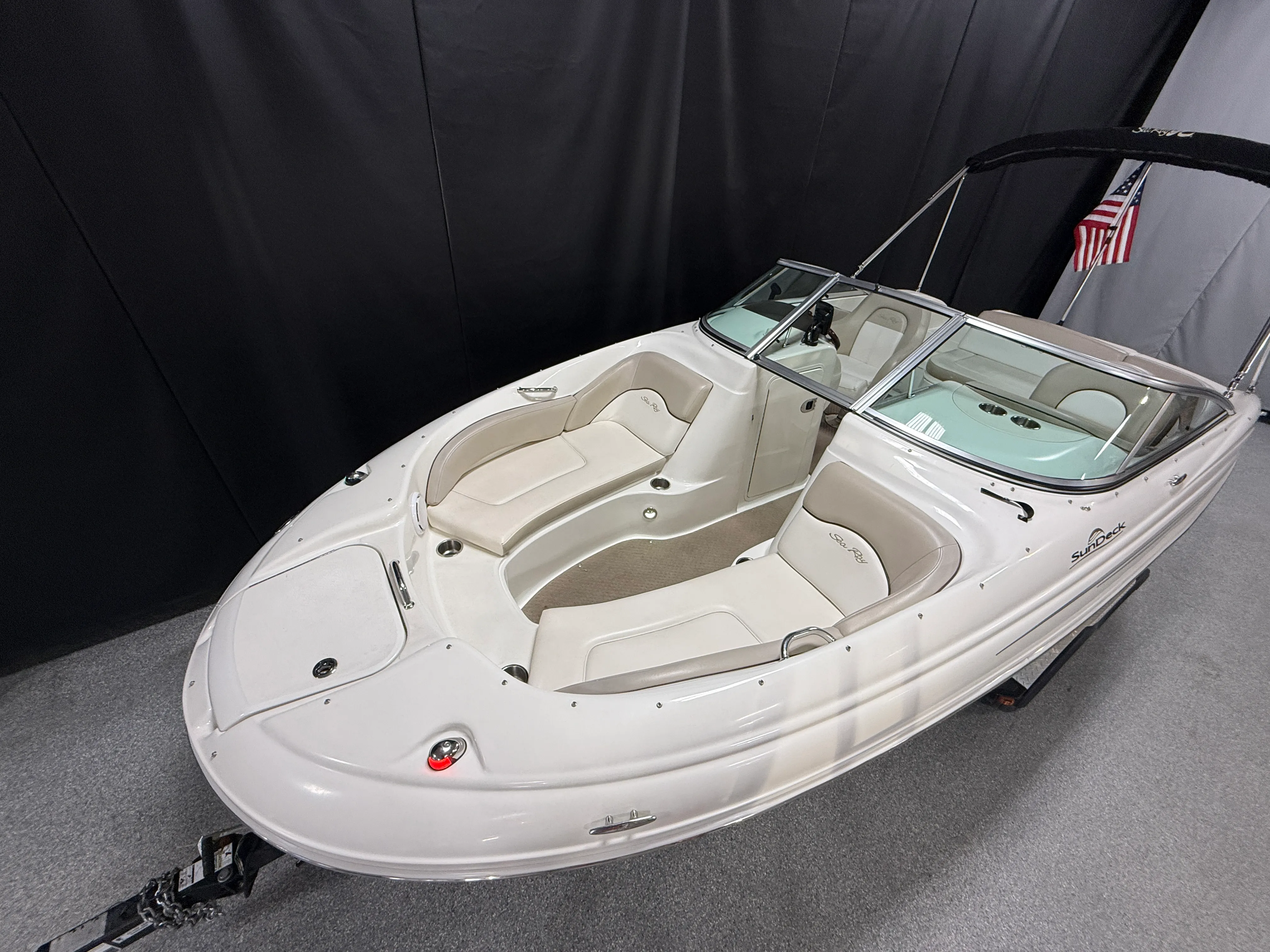 2011 Sea Ray SUNDECK 200 Image Thumbnail #4