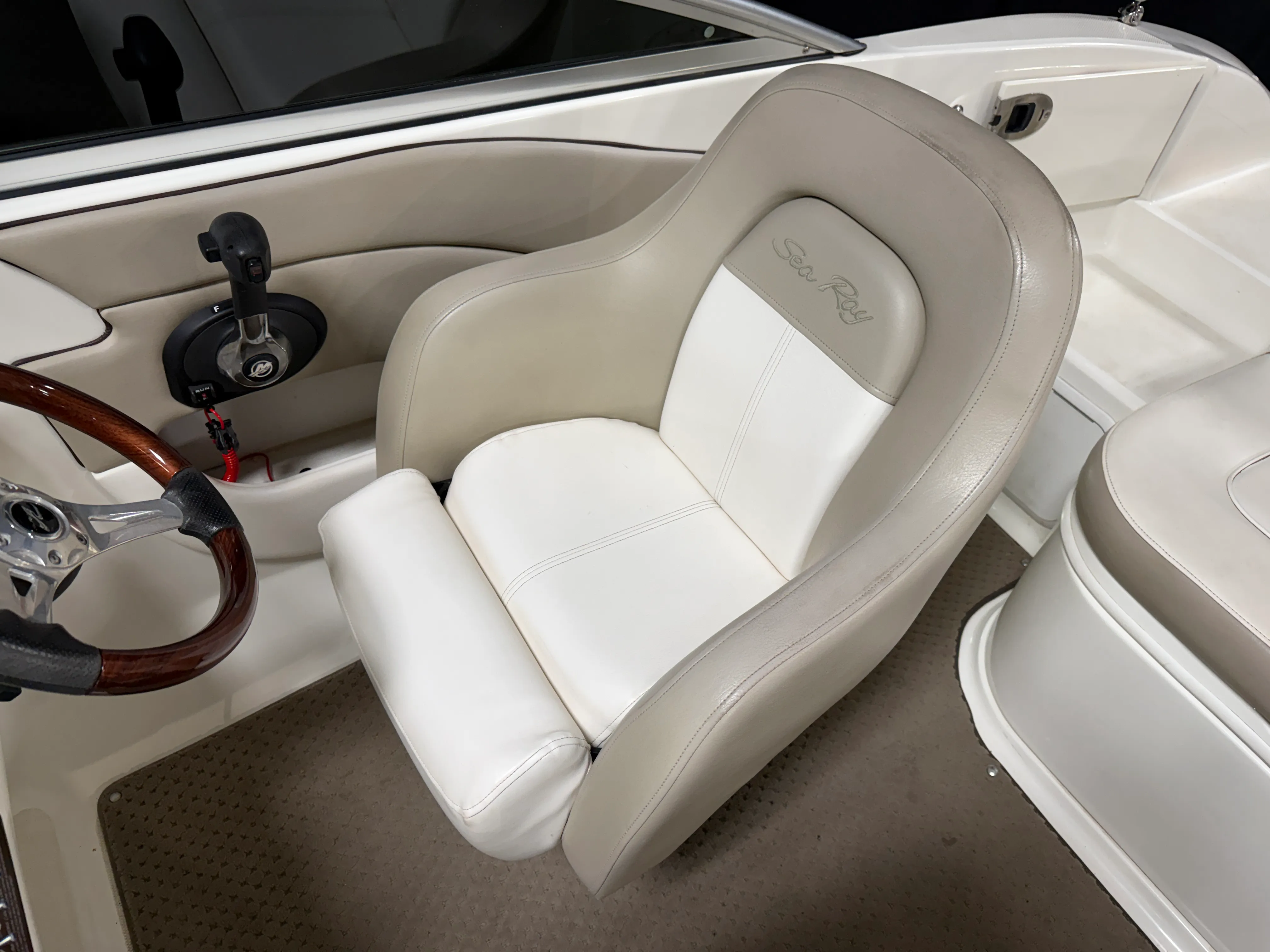 2011 Sea Ray SUNDECK 200 Image Thumbnail #52