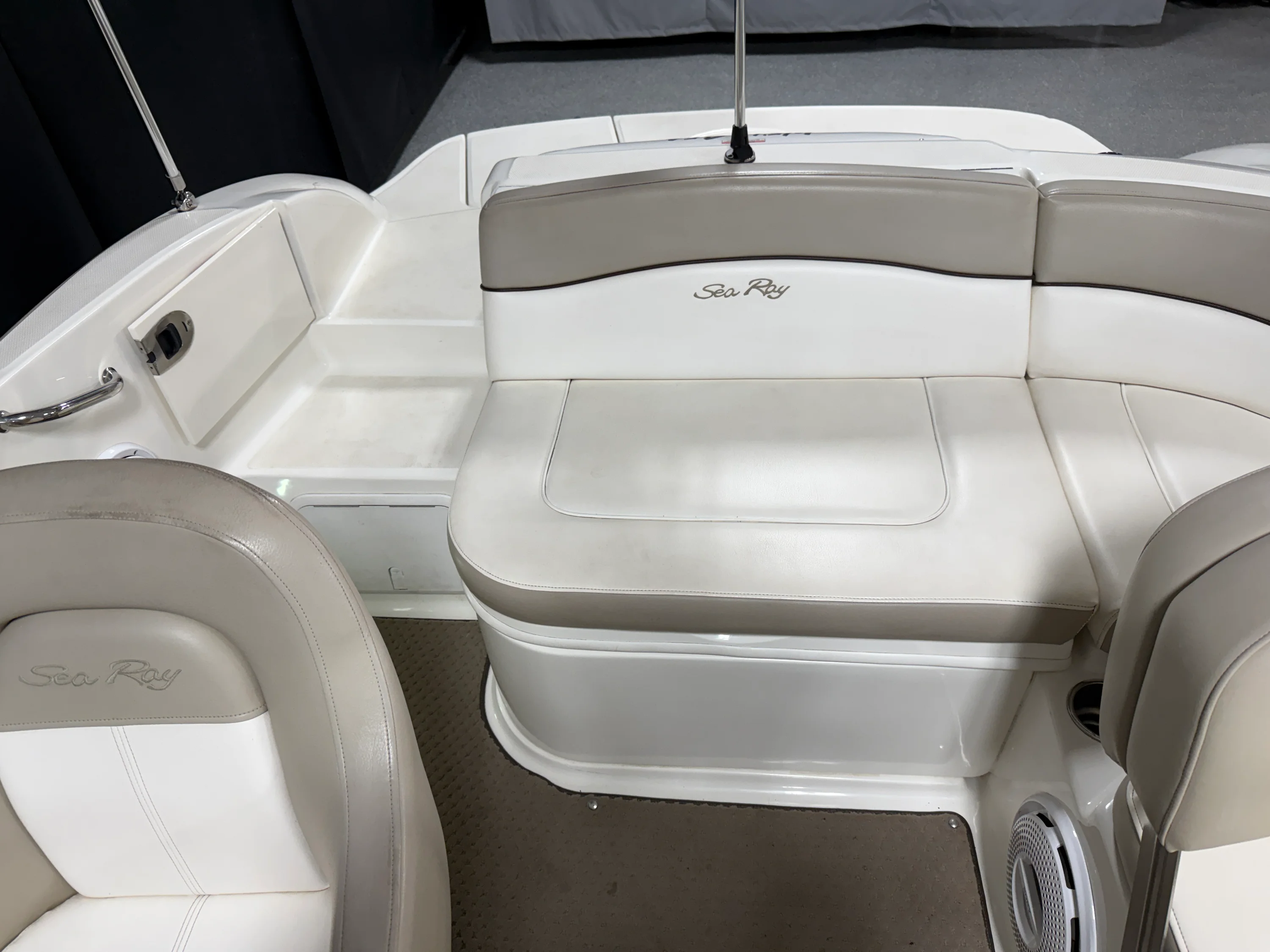 2011 Sea Ray SUNDECK 200 Image Thumbnail #21