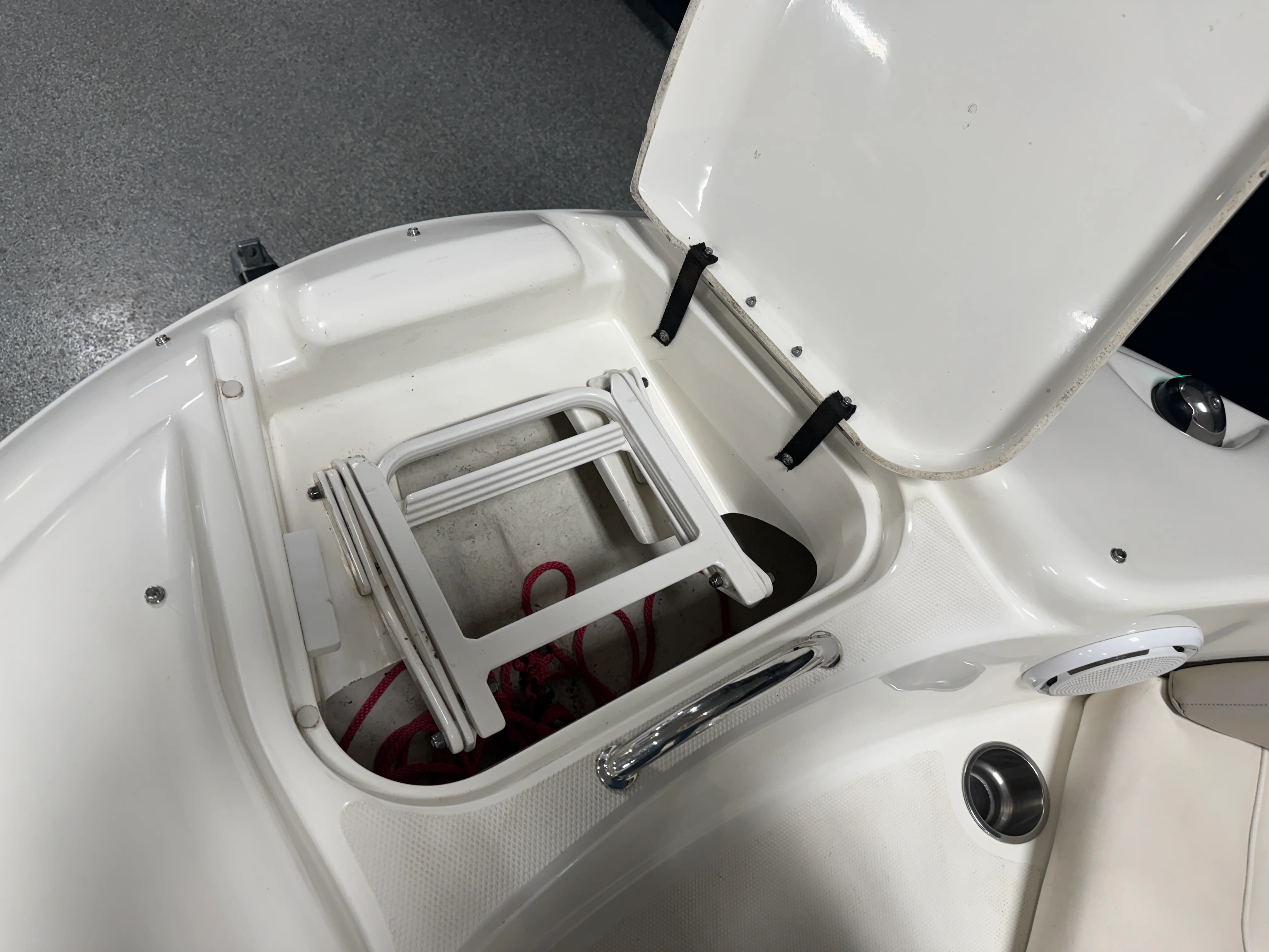 2011 Sea Ray SUNDECK 200 Image Thumbnail #61