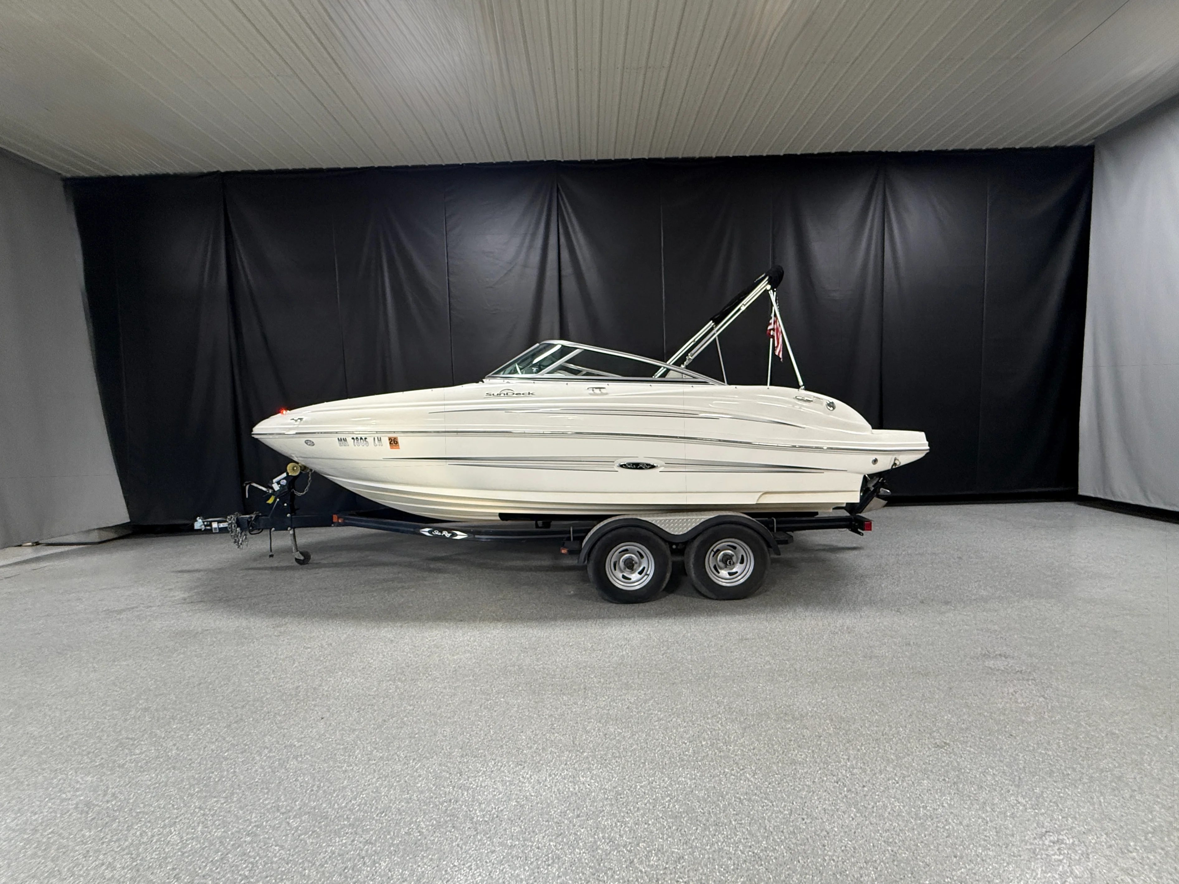 2011 Sea Ray SUNDECK 200 Image Thumbnail #0