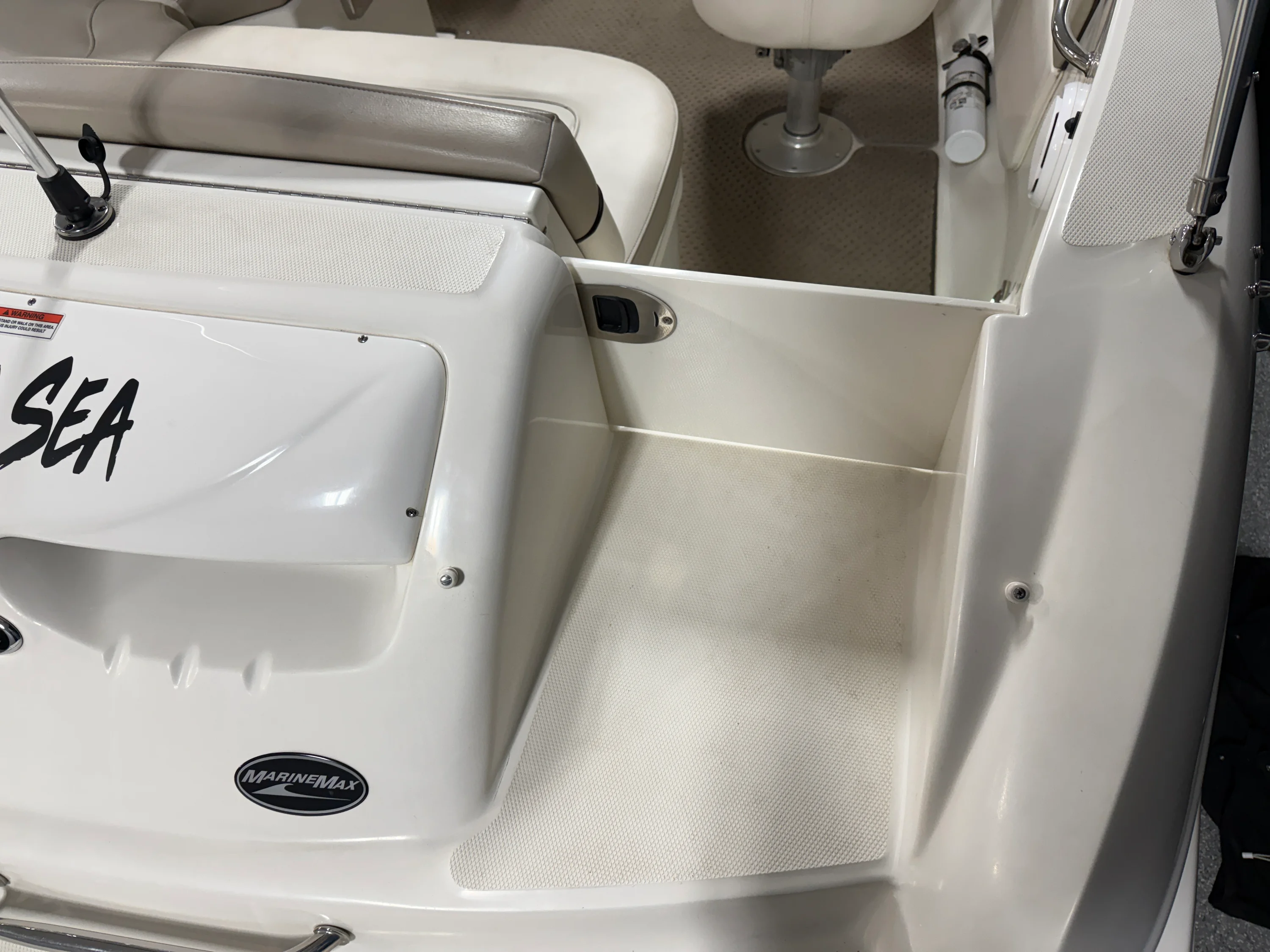 2011 Sea Ray SUNDECK 200 Image Thumbnail #18