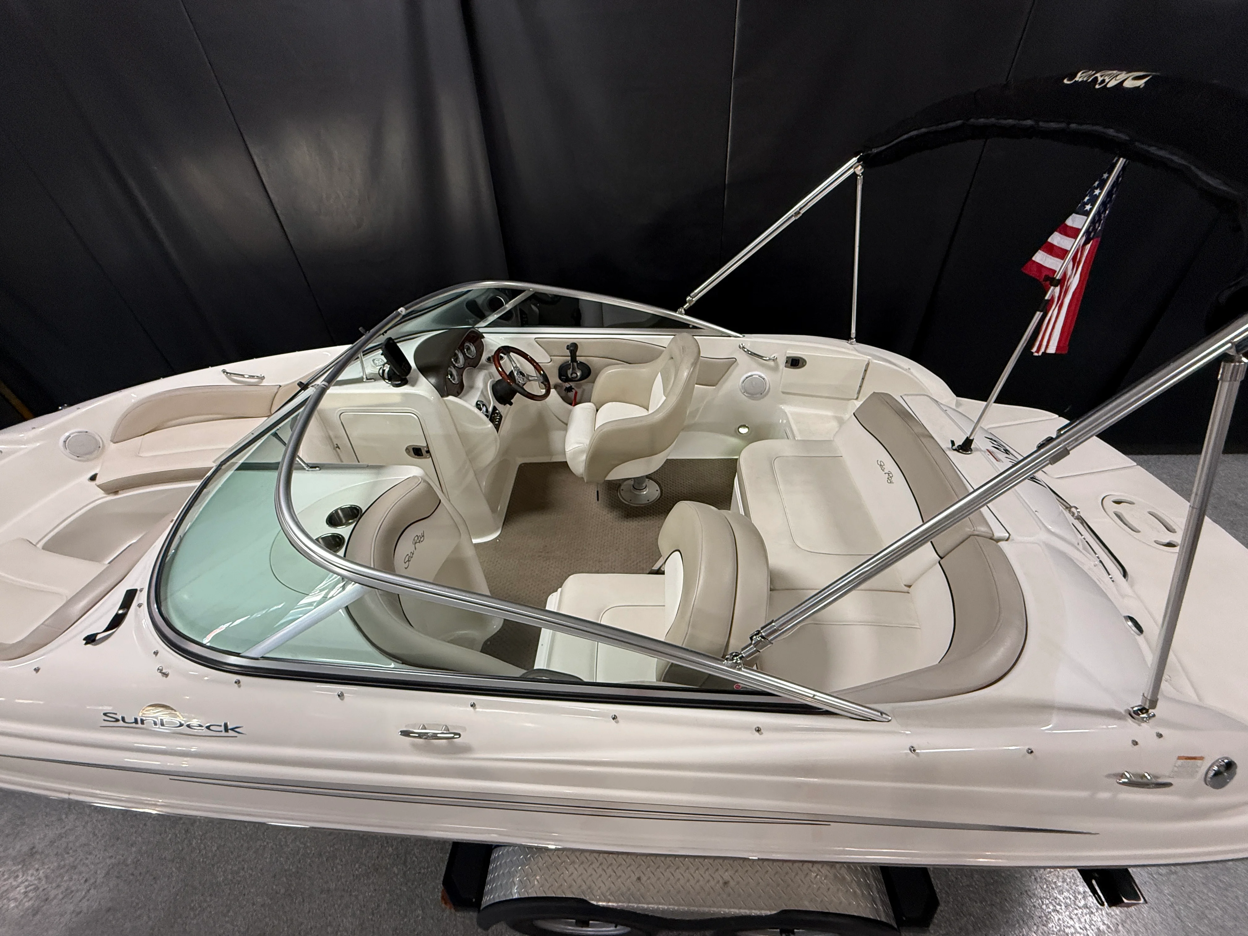 2011 Sea Ray SUNDECK 200 Image Thumbnail #5